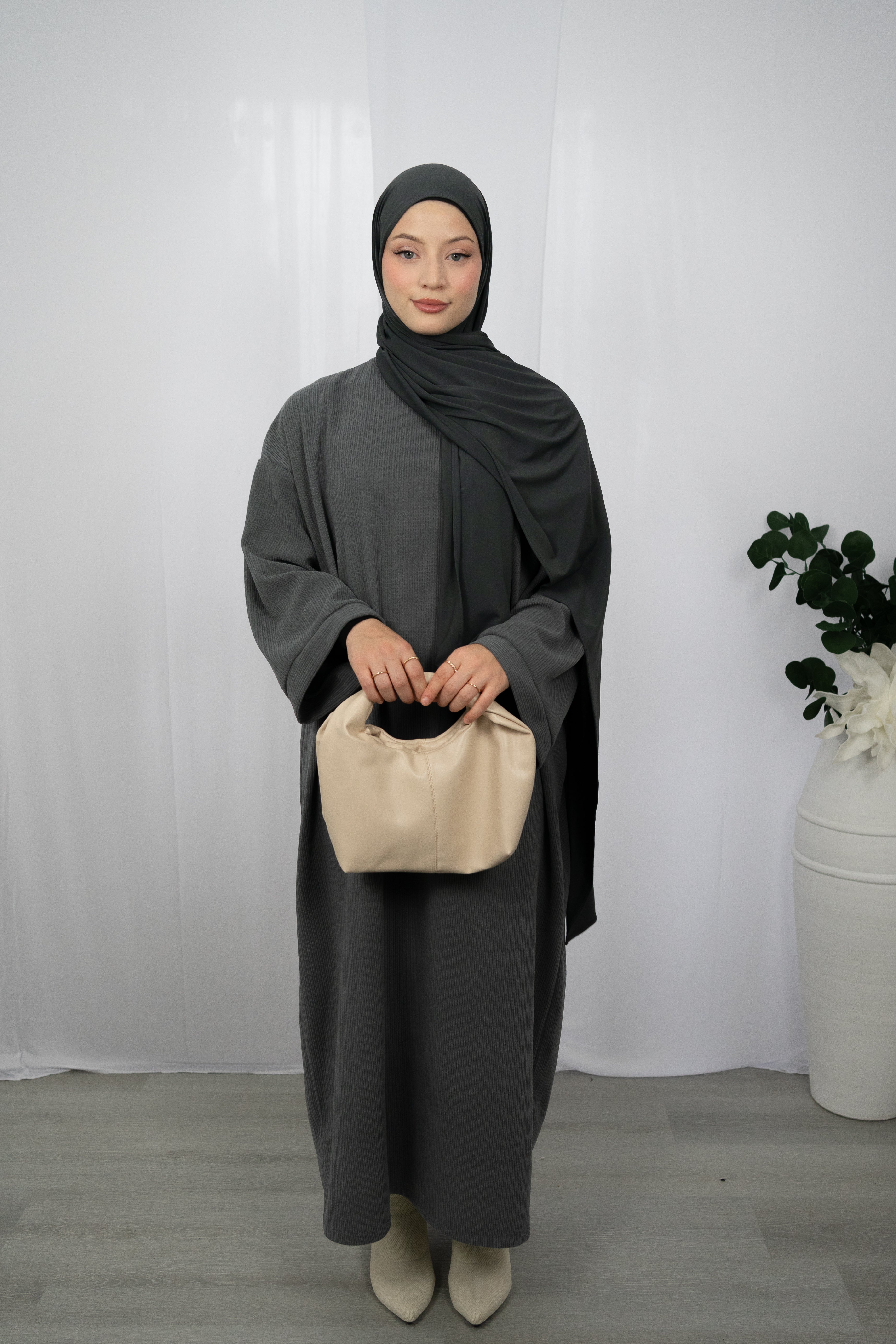 LIANA KLEID MIT RUNDEM HALSSCHNITT IN GRAU