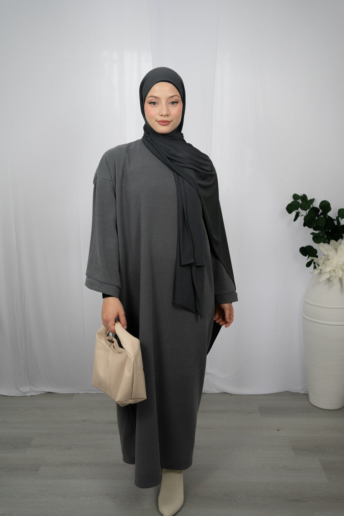 LIANA KLEID MIT RUNDEM HALSSCHNITT IN GRAU