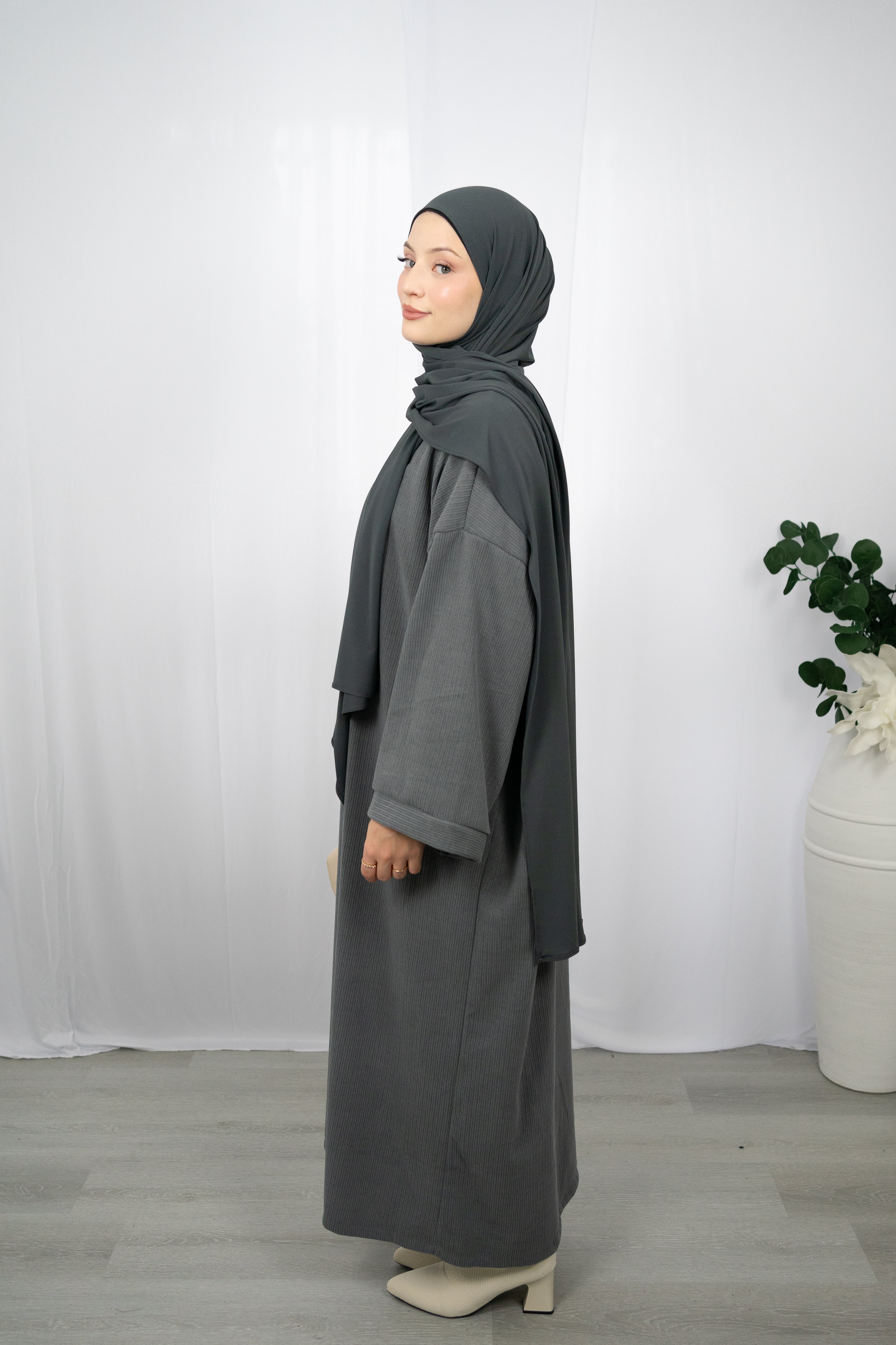 LIANA KLEID MIT RUNDEM HALSSCHNITT IN GRAU