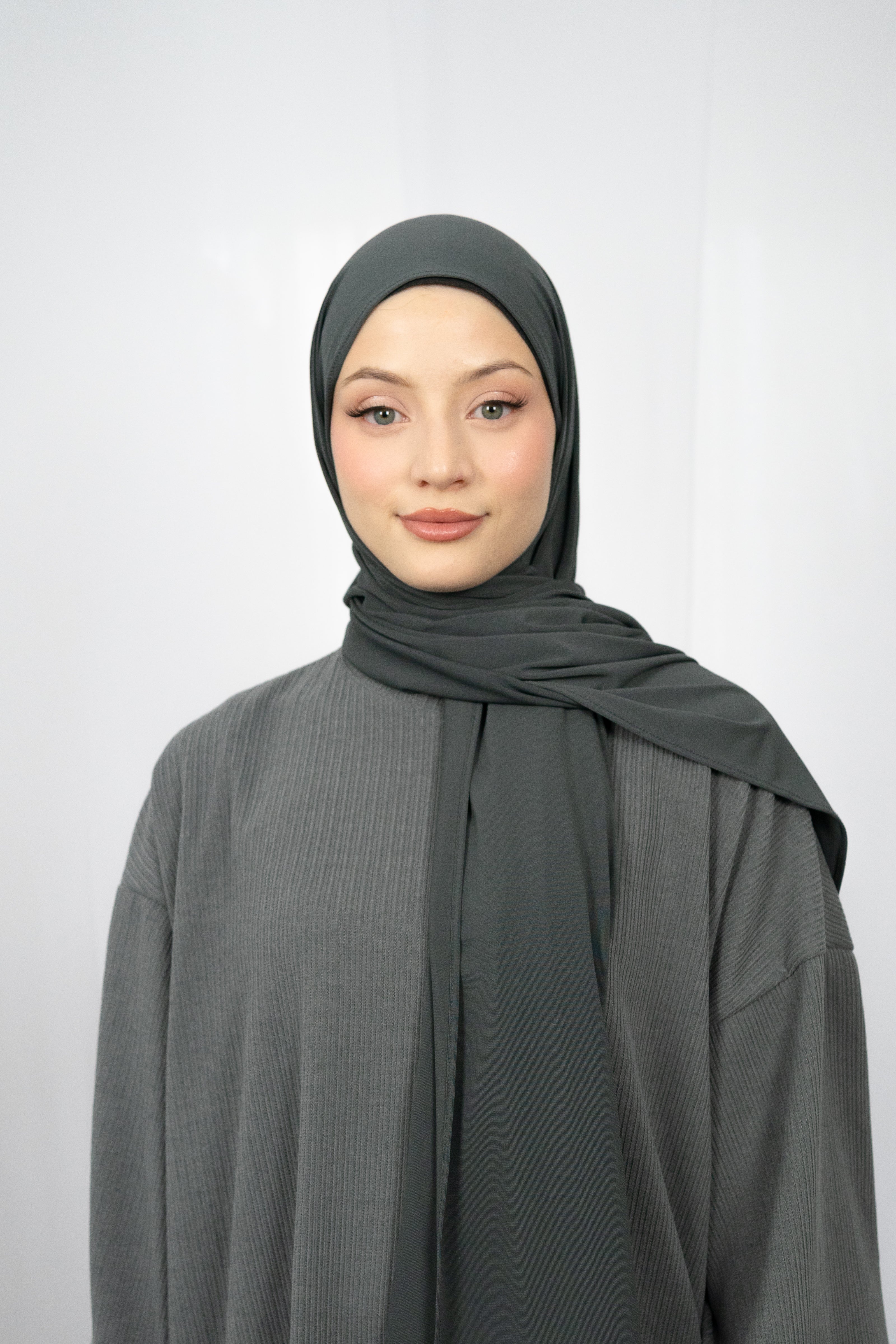 LIANA KLEID MIT RUNDEM HALSSCHNITT IN GRAU