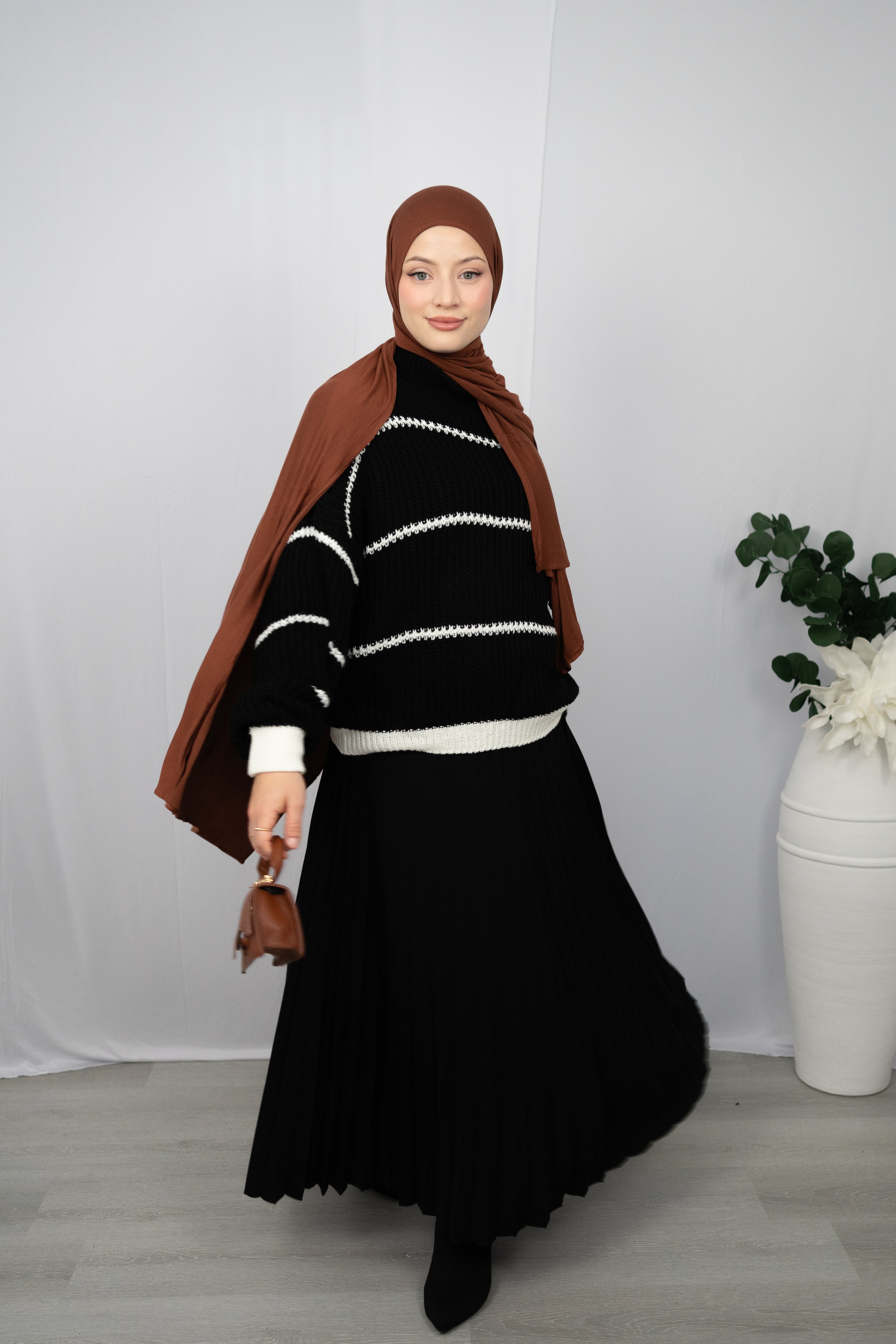 MITTELLANGER FALTENROCK AUS KREPP