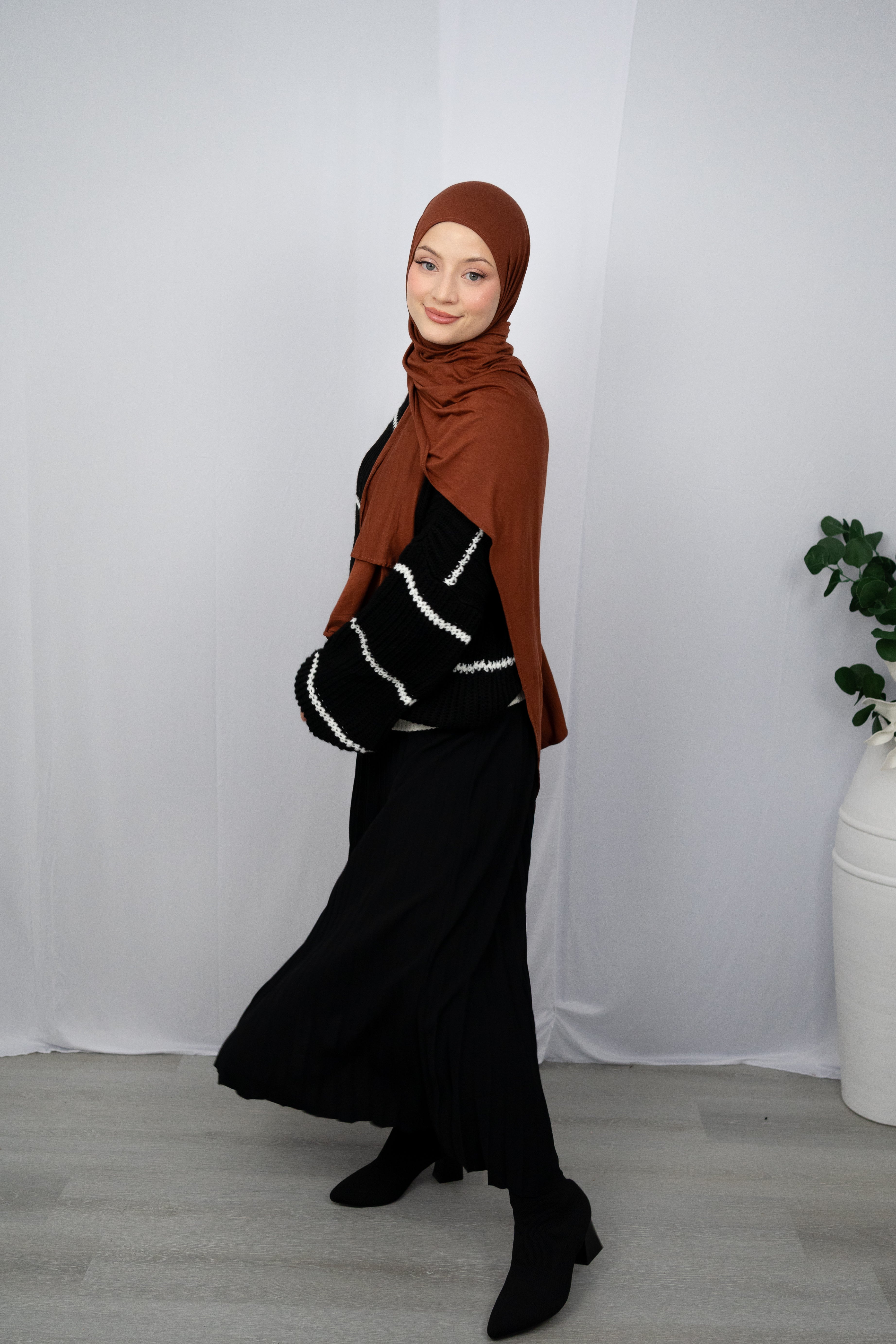 MITTELLANGER FALTENROCK AUS KREPP