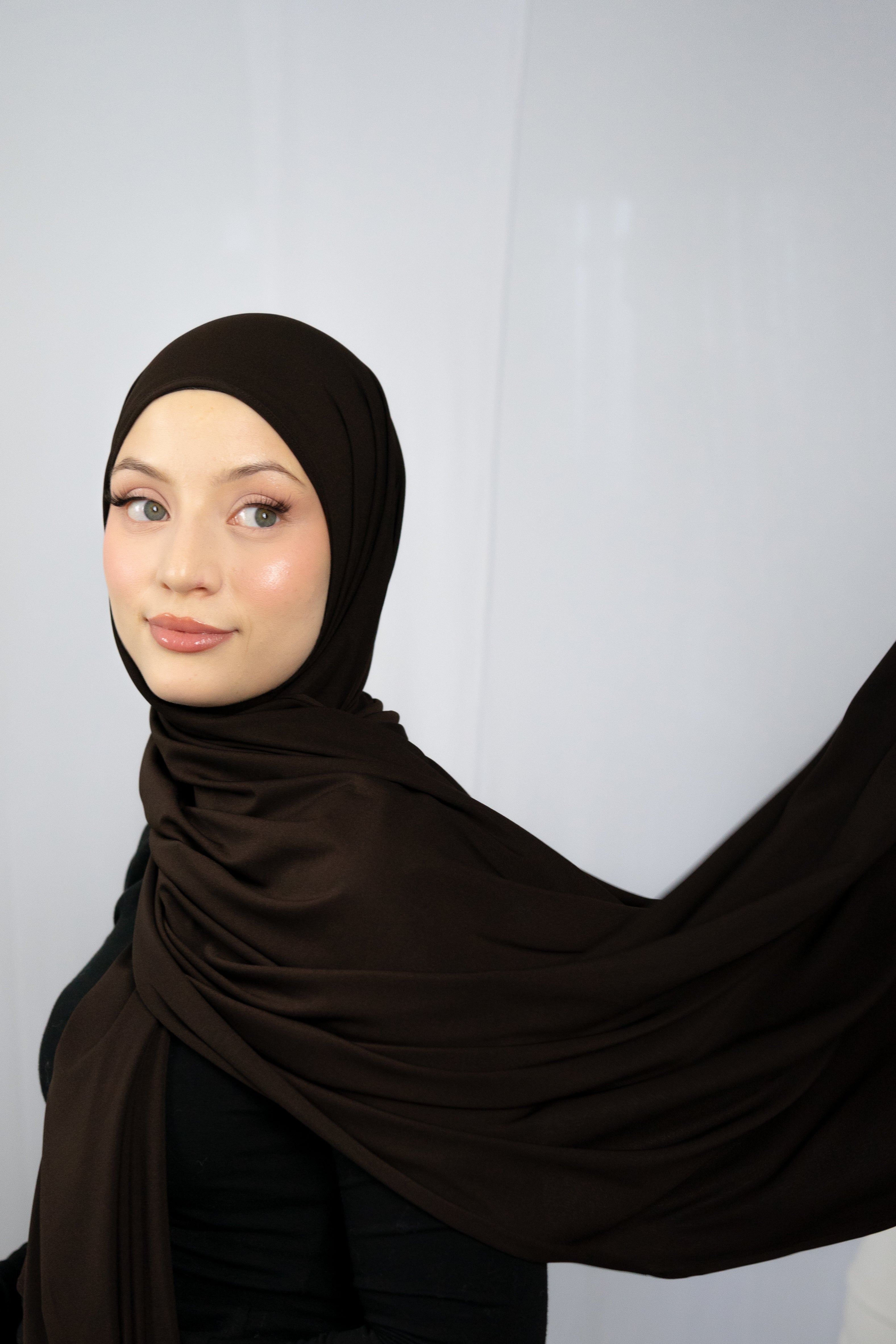 JERSEY-HIJAB IN DUNKELBRAUN