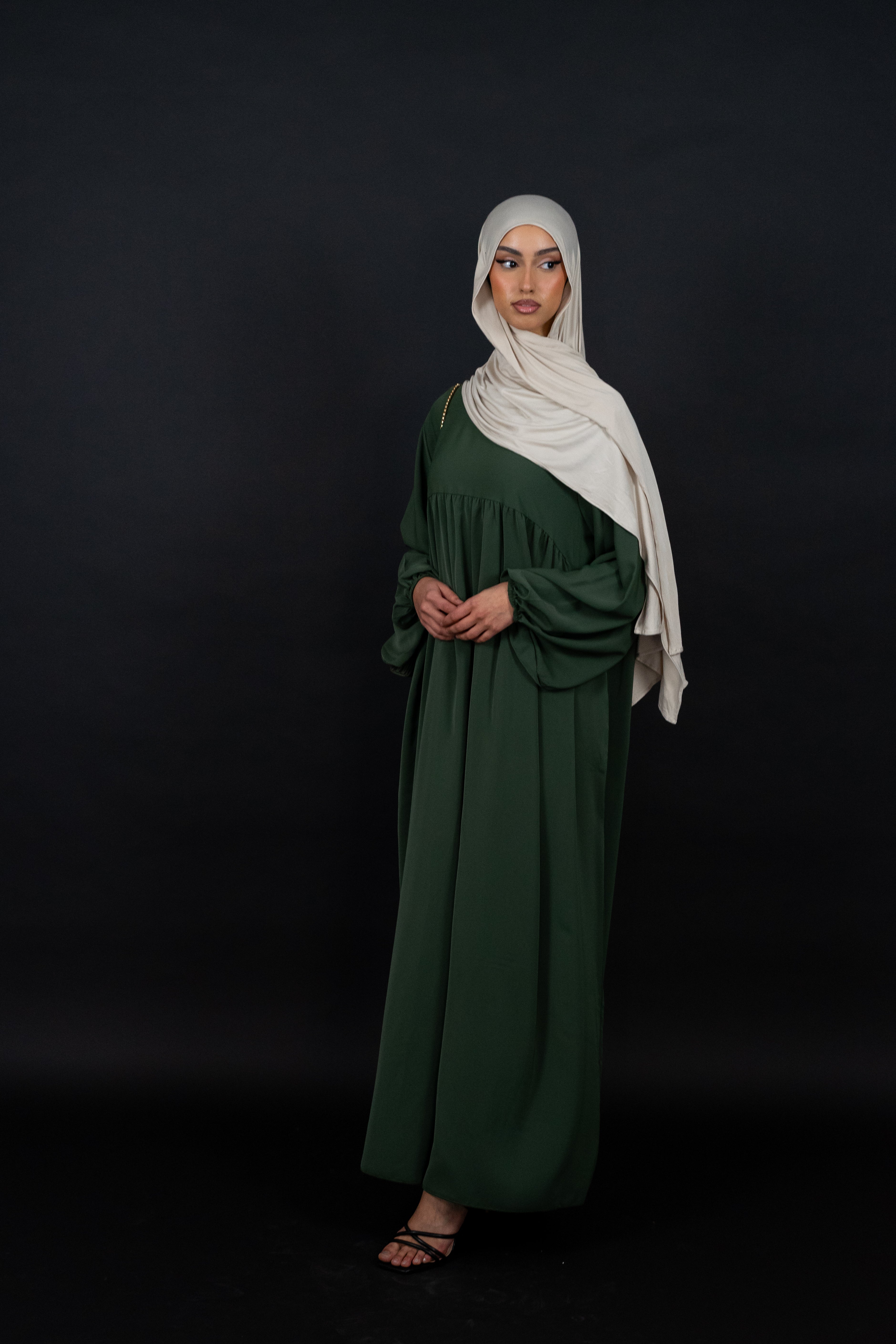 Siara Abaya aus Medina Seide in Khaki