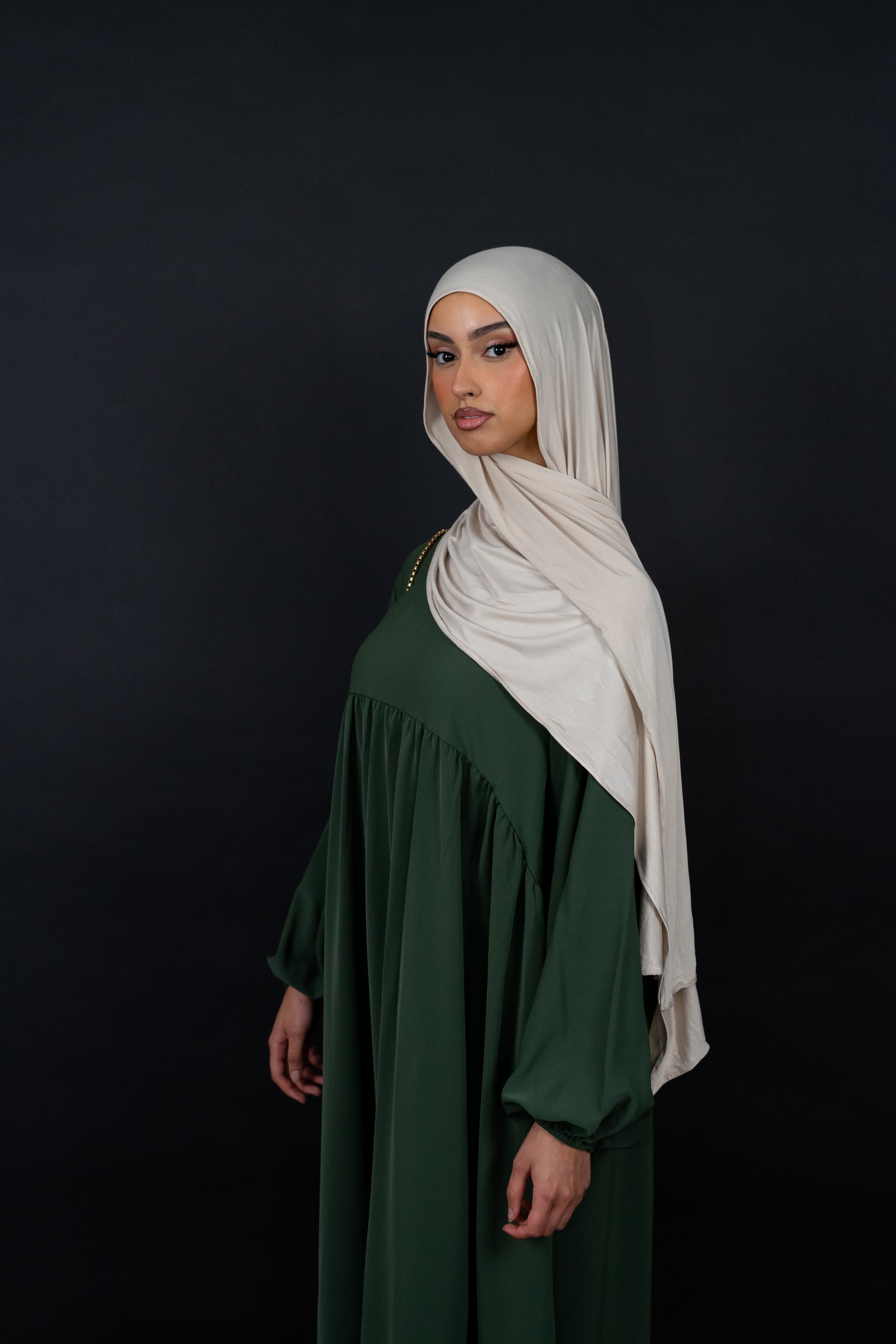 Siara Abaya aus Medina Seide in Khaki