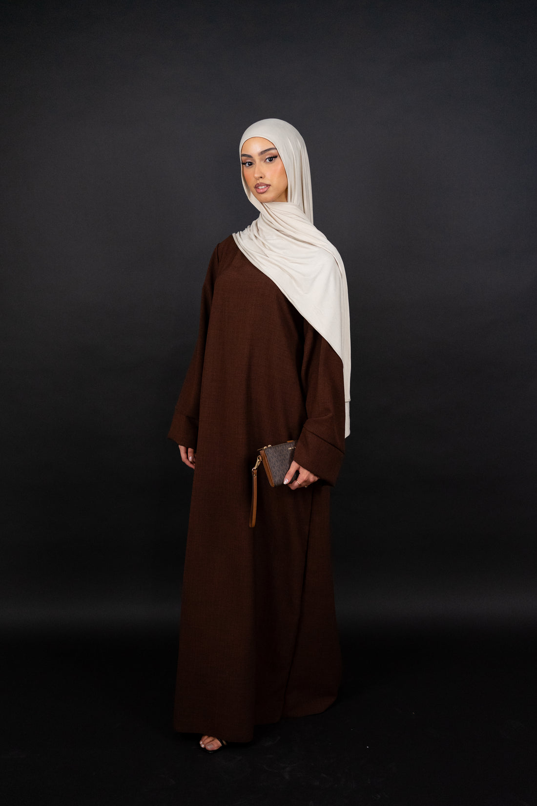 Bequeme braune Abaya in Leinenoptik