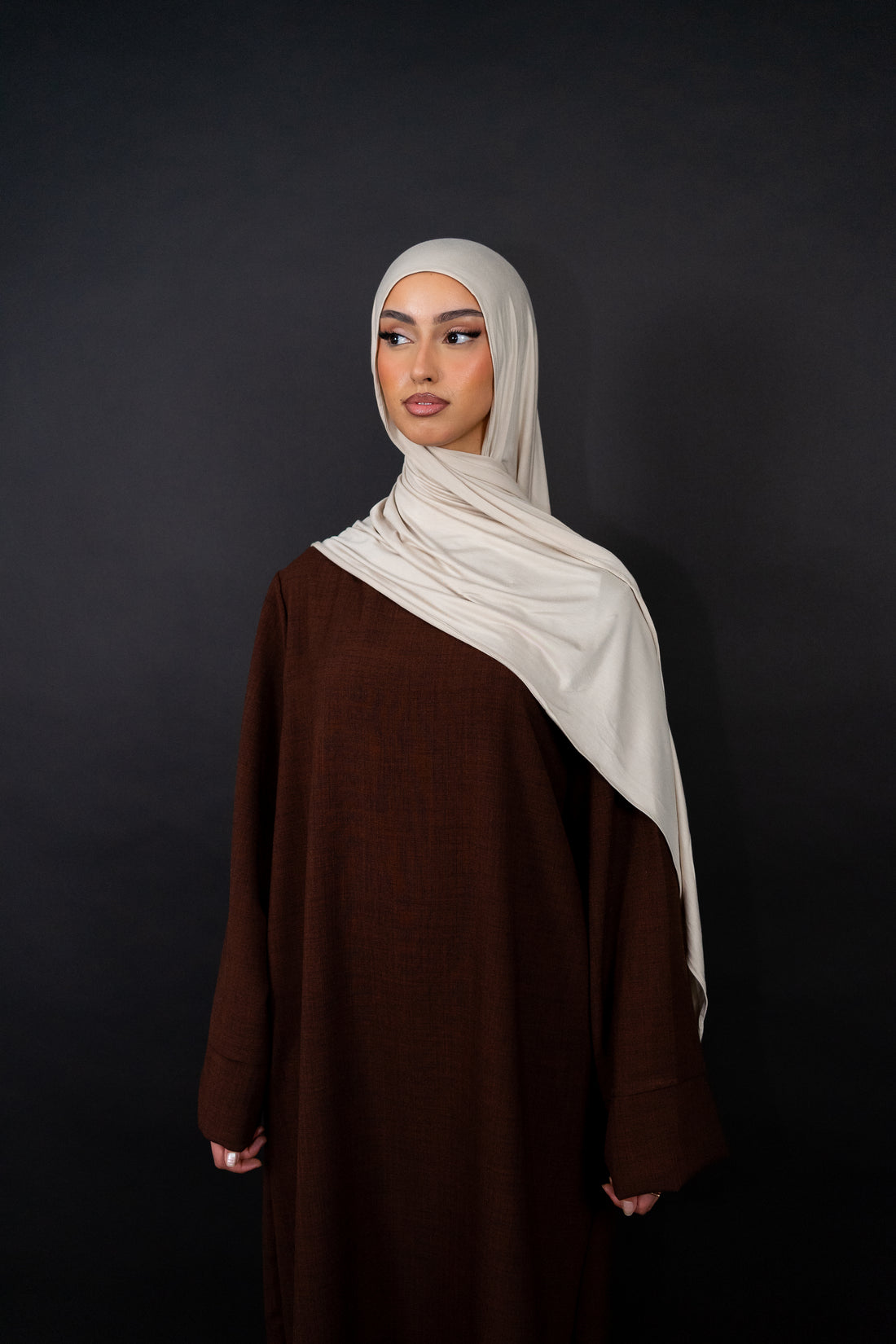 Bequeme braune Abaya in Leinenoptik