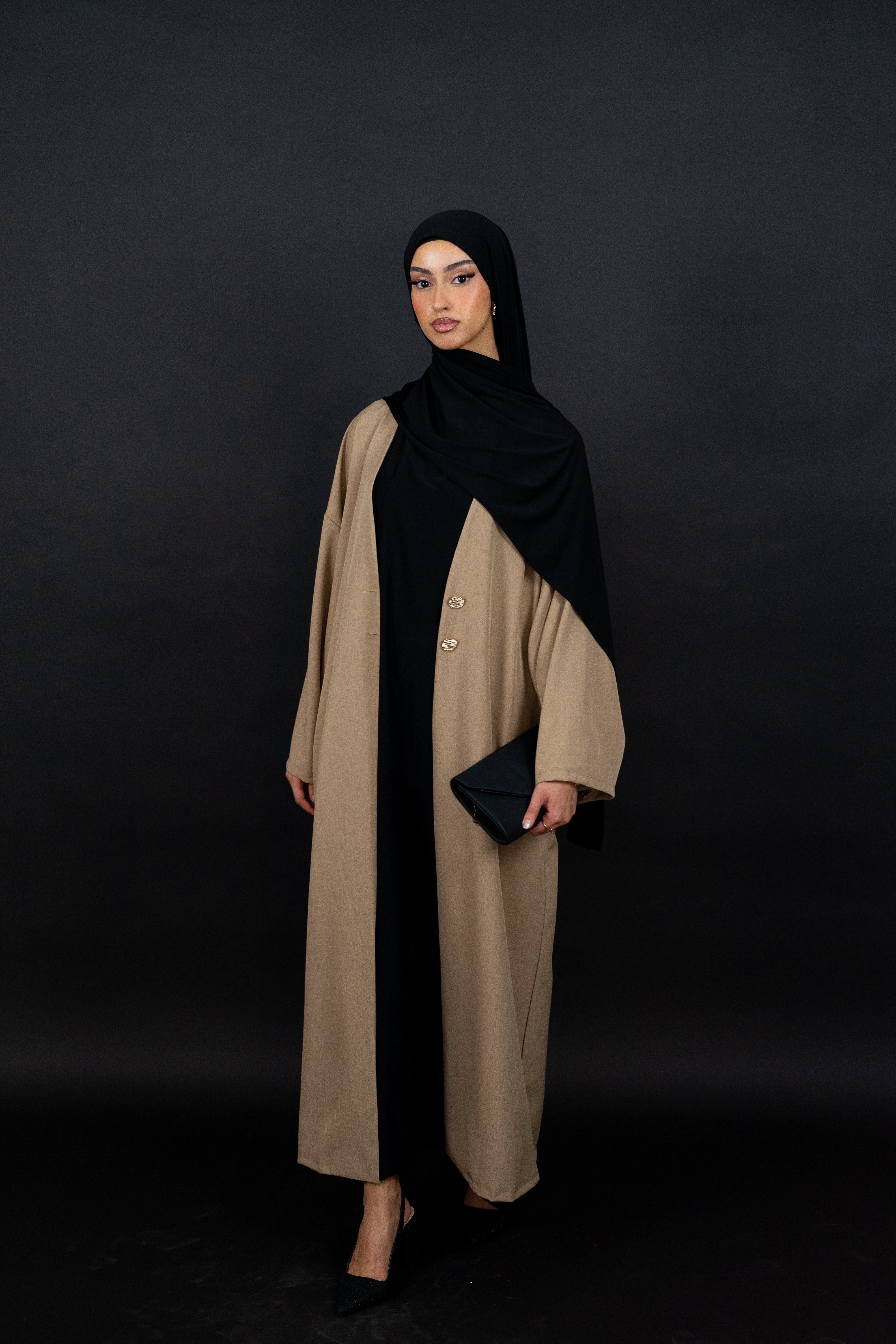 Eleganter Kimono mit Goldenen Knopf-Highlights