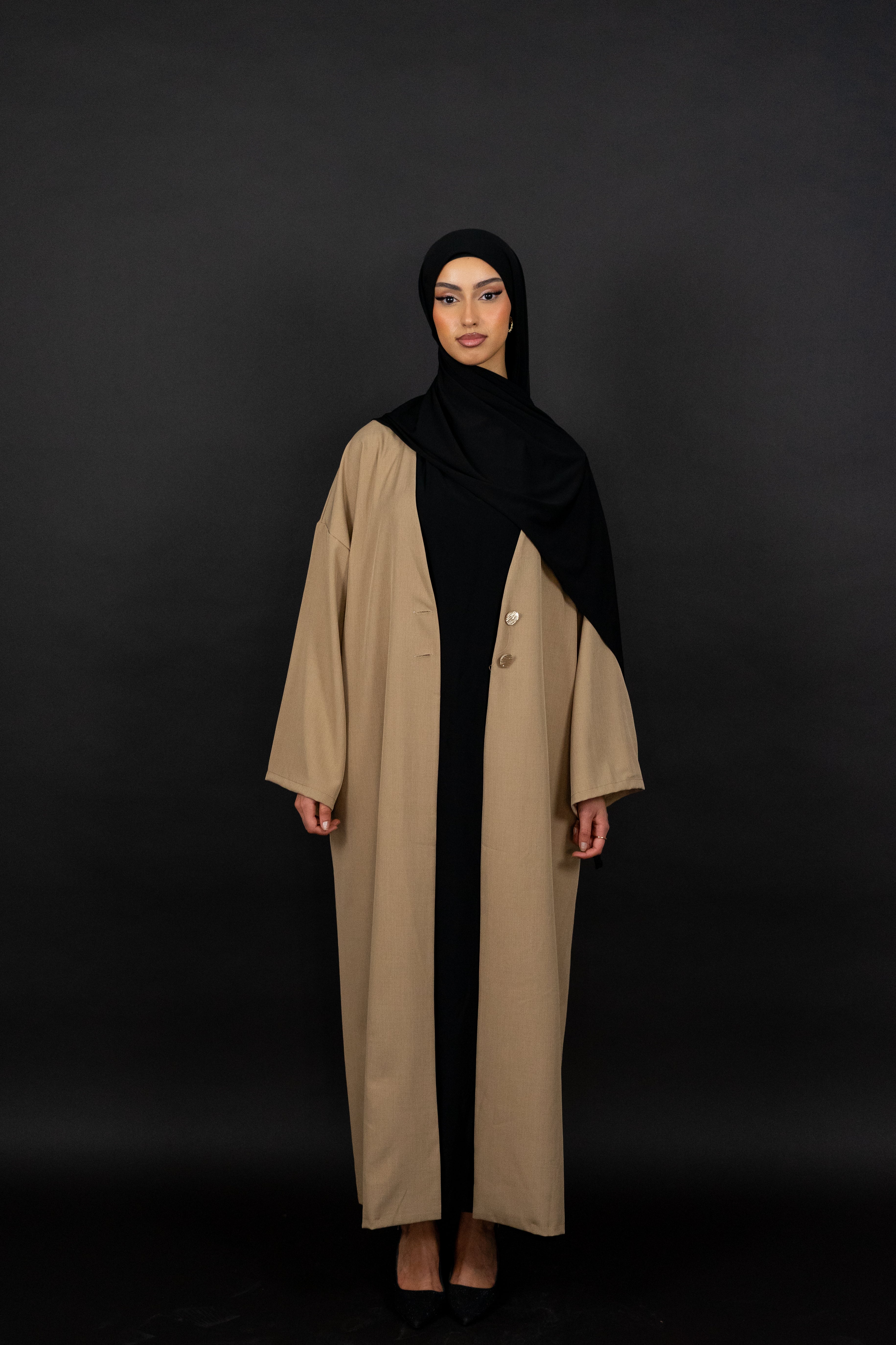 Eleganter Kimono mit Goldenen Knopf-Highlights