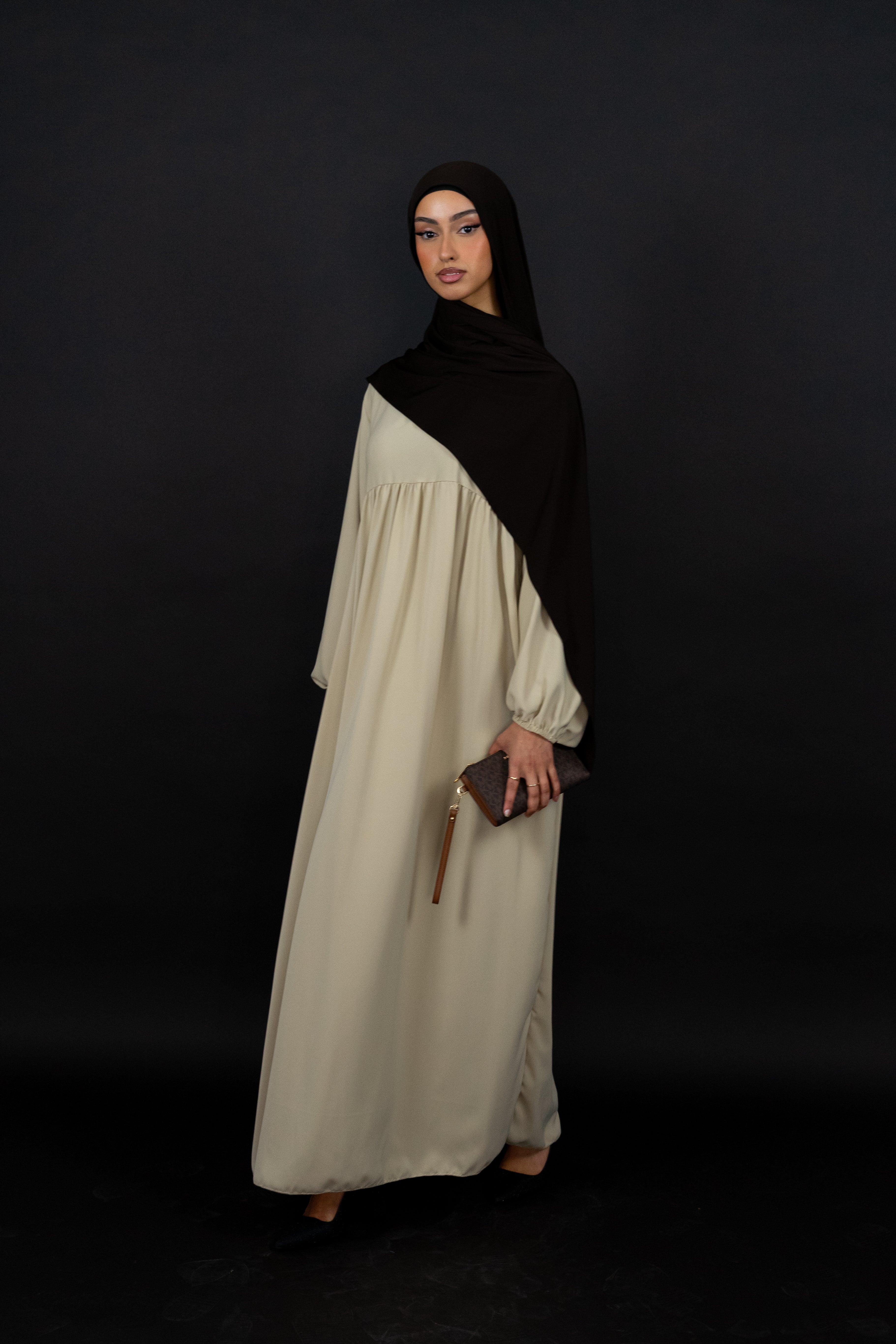 Siara Abaya aus Medina Seide in Beige