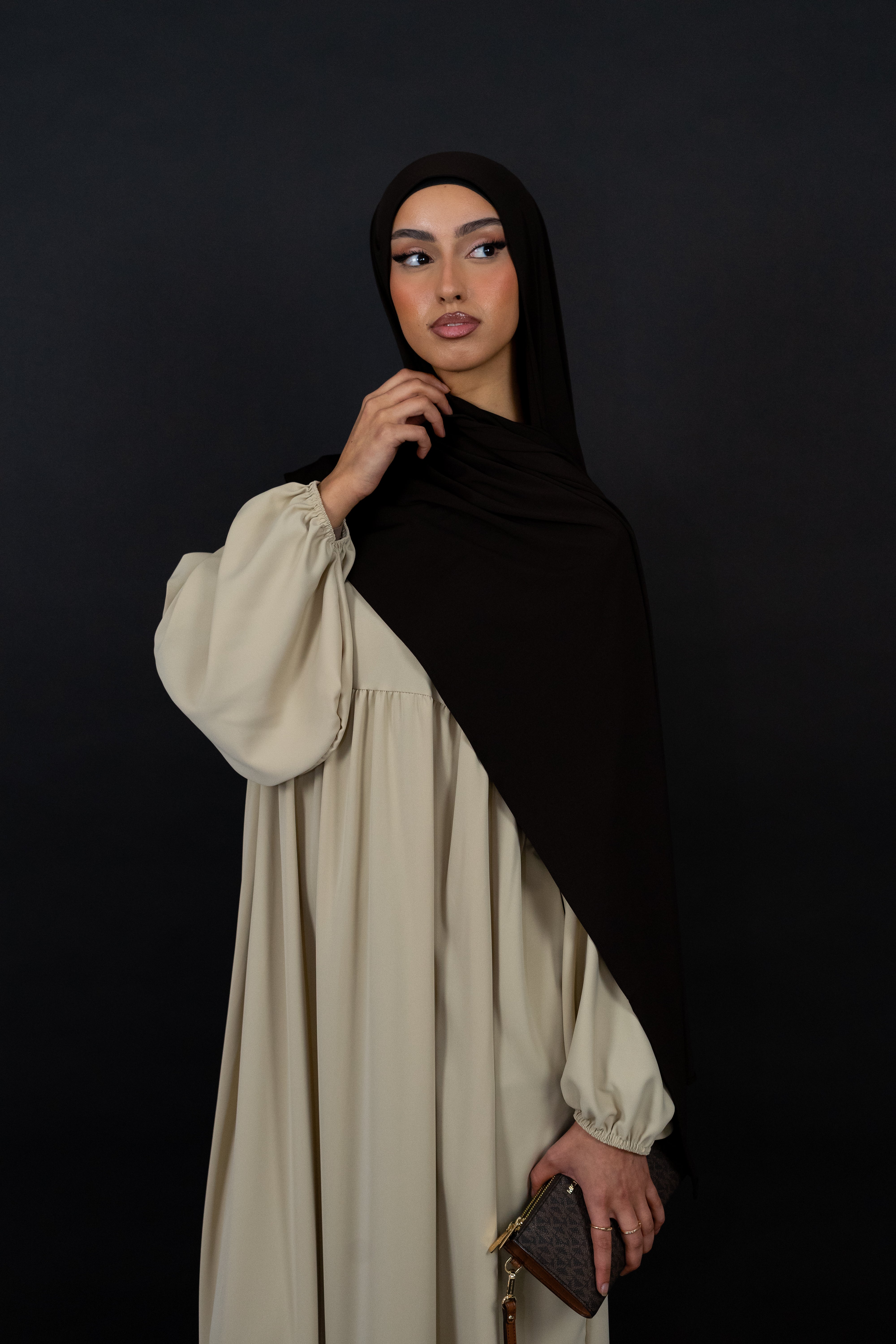 Siara Abaya aus Medina Seide in Beige