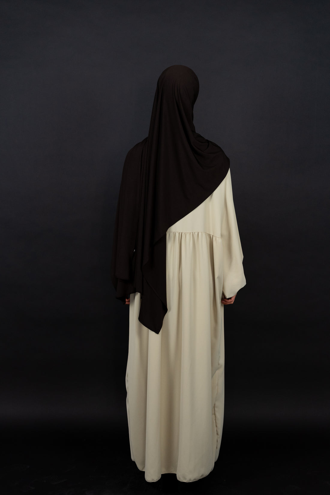 Siara Abaya aus Medina Seide in Beige