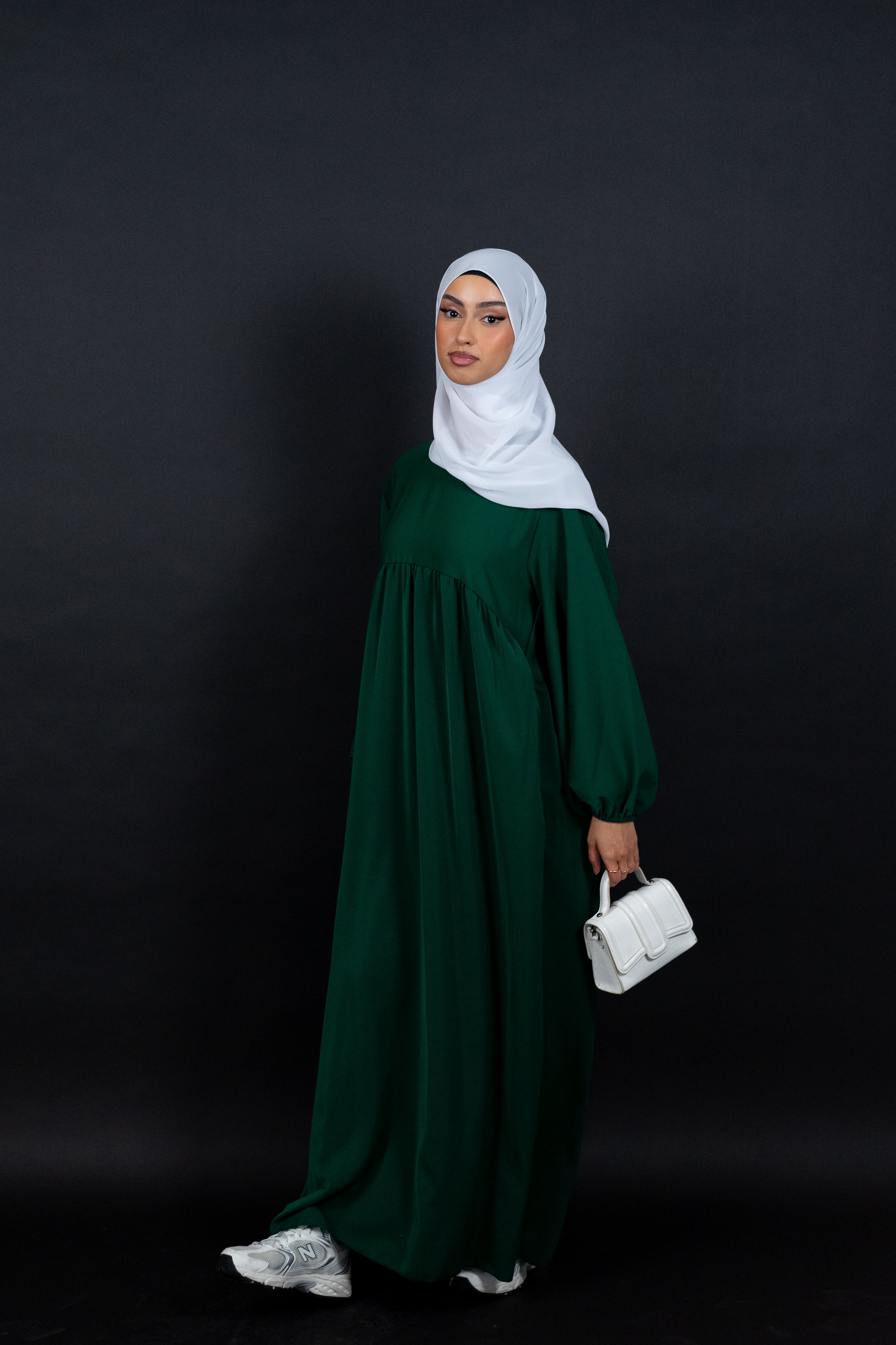 Siara Abaya aus Medina Seide in Alpine Grün