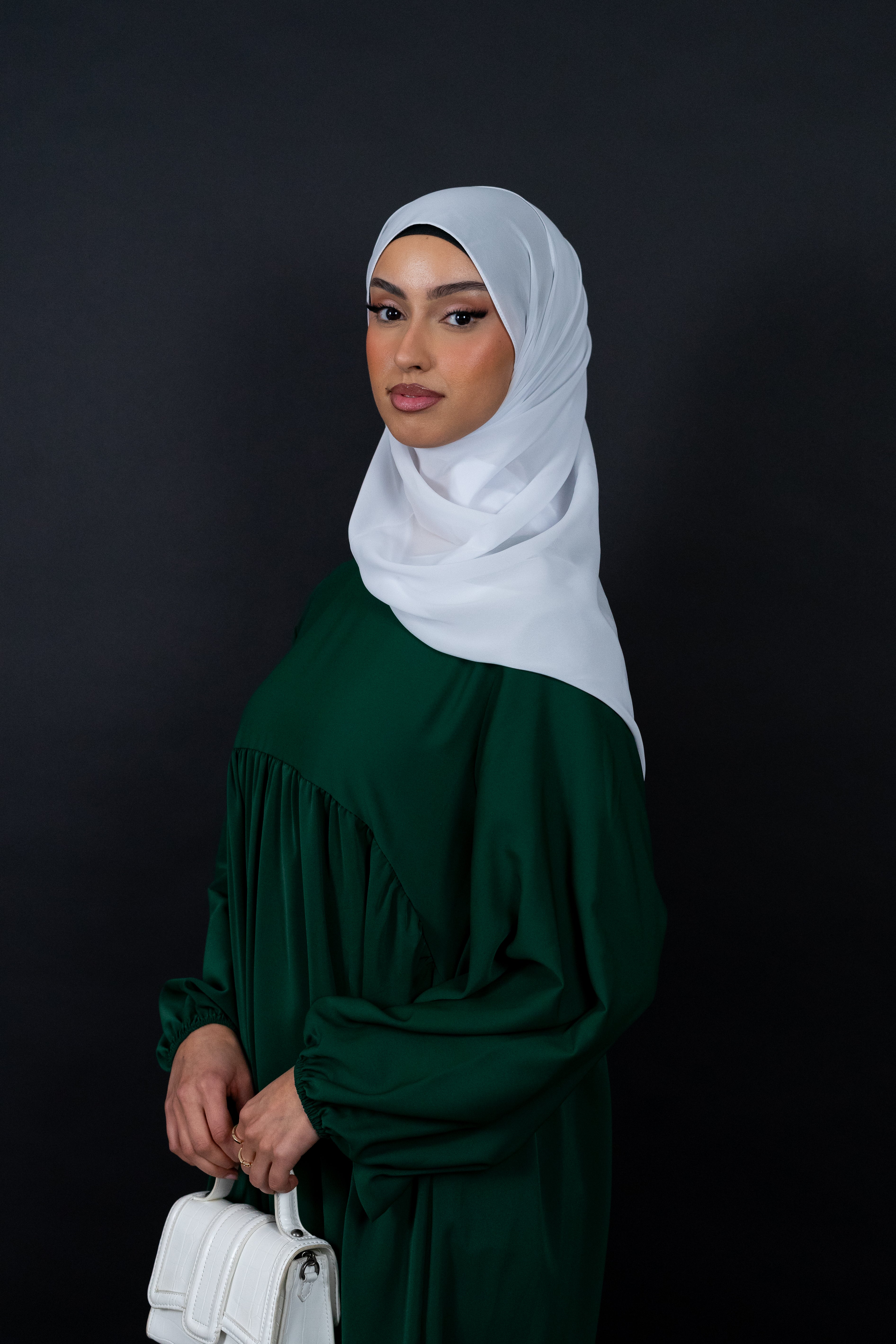 Siara Abaya aus Medina Seide in Alpine Grün