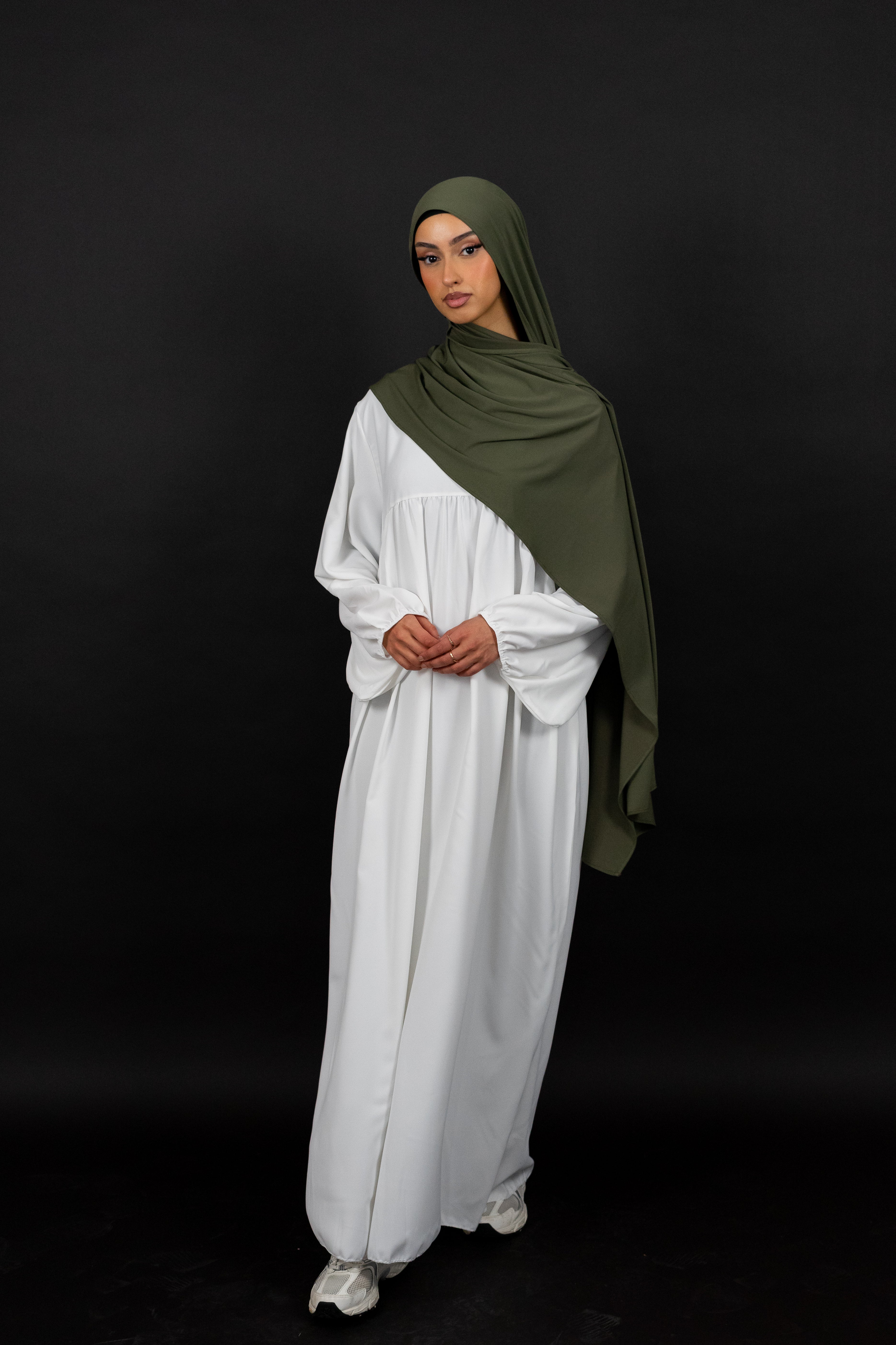 Siara Abaya aus Medina Seide in Weiß