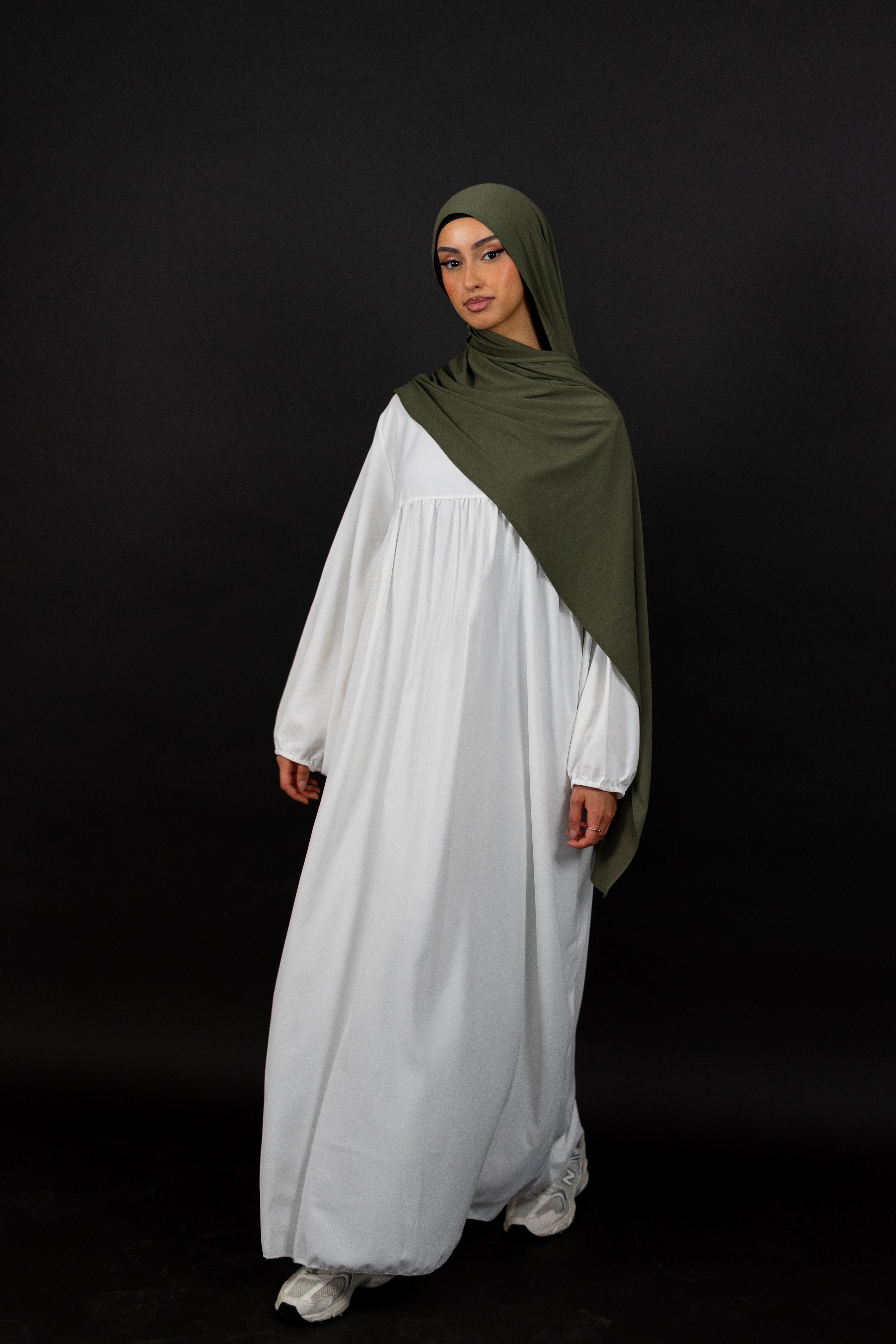 Siara Abaya aus Medina Seide in Weiß