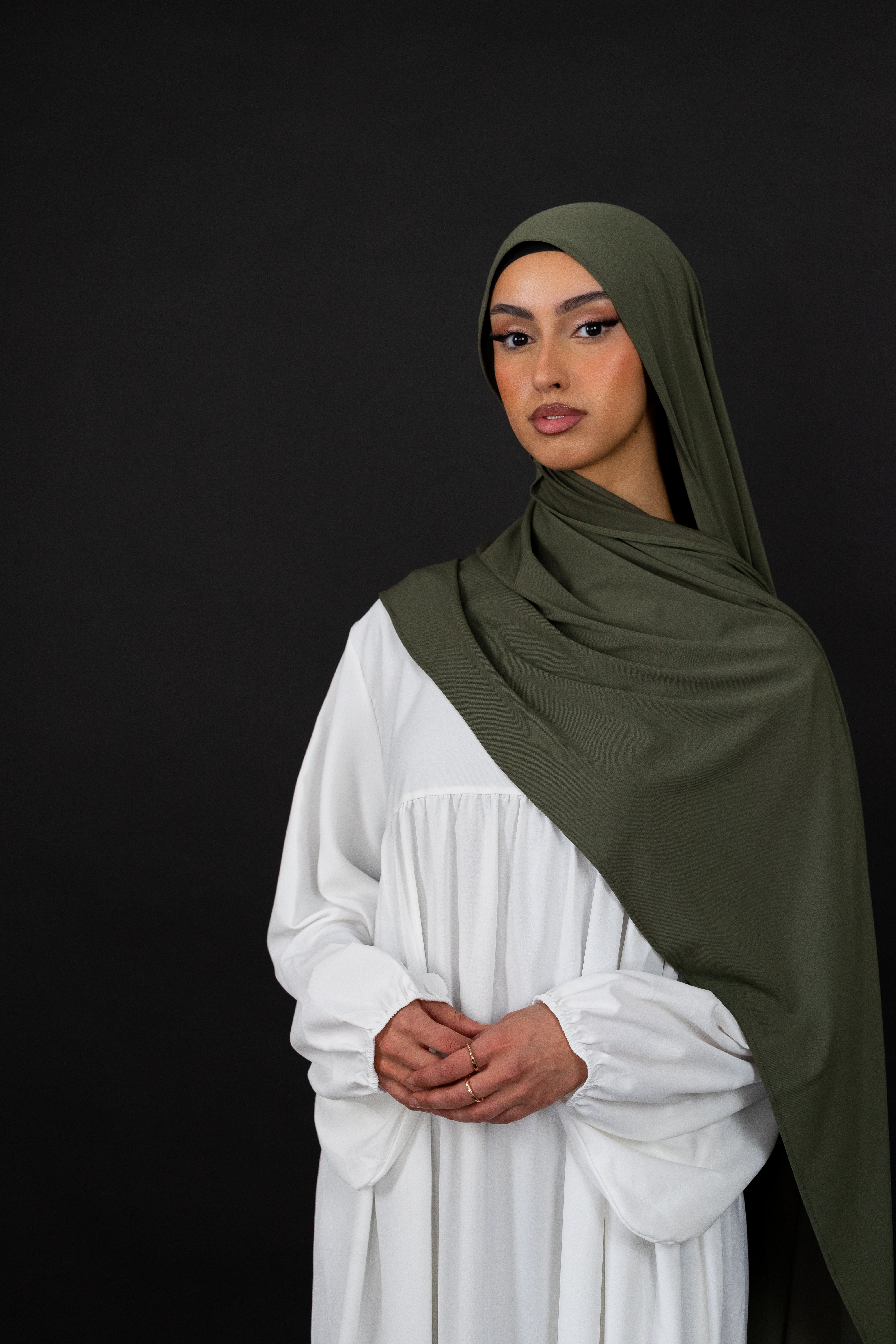 Siara Abaya aus Medina Seide in Weiß