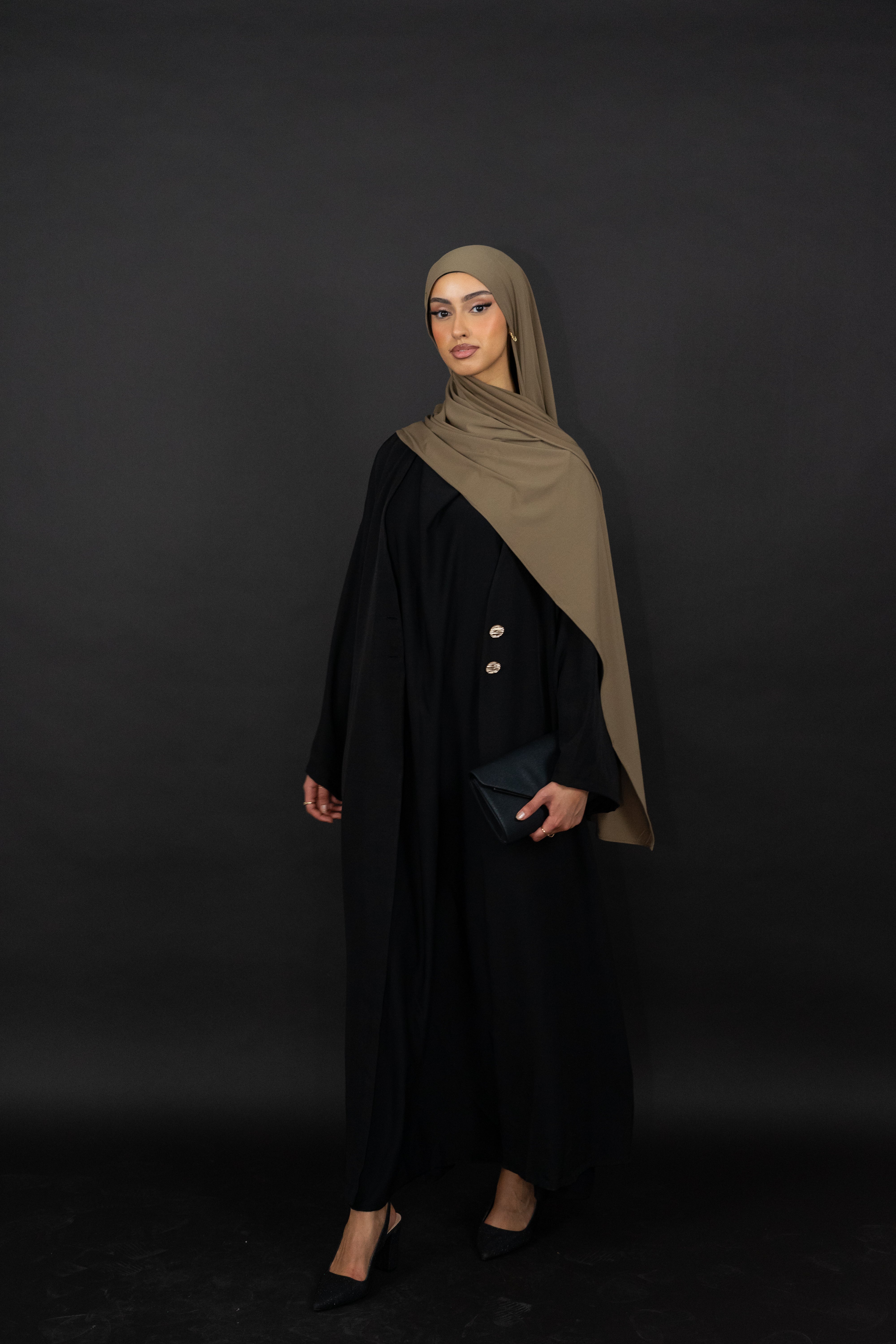 Eleganter Kimono mit Goldenen Knopf-Highlights