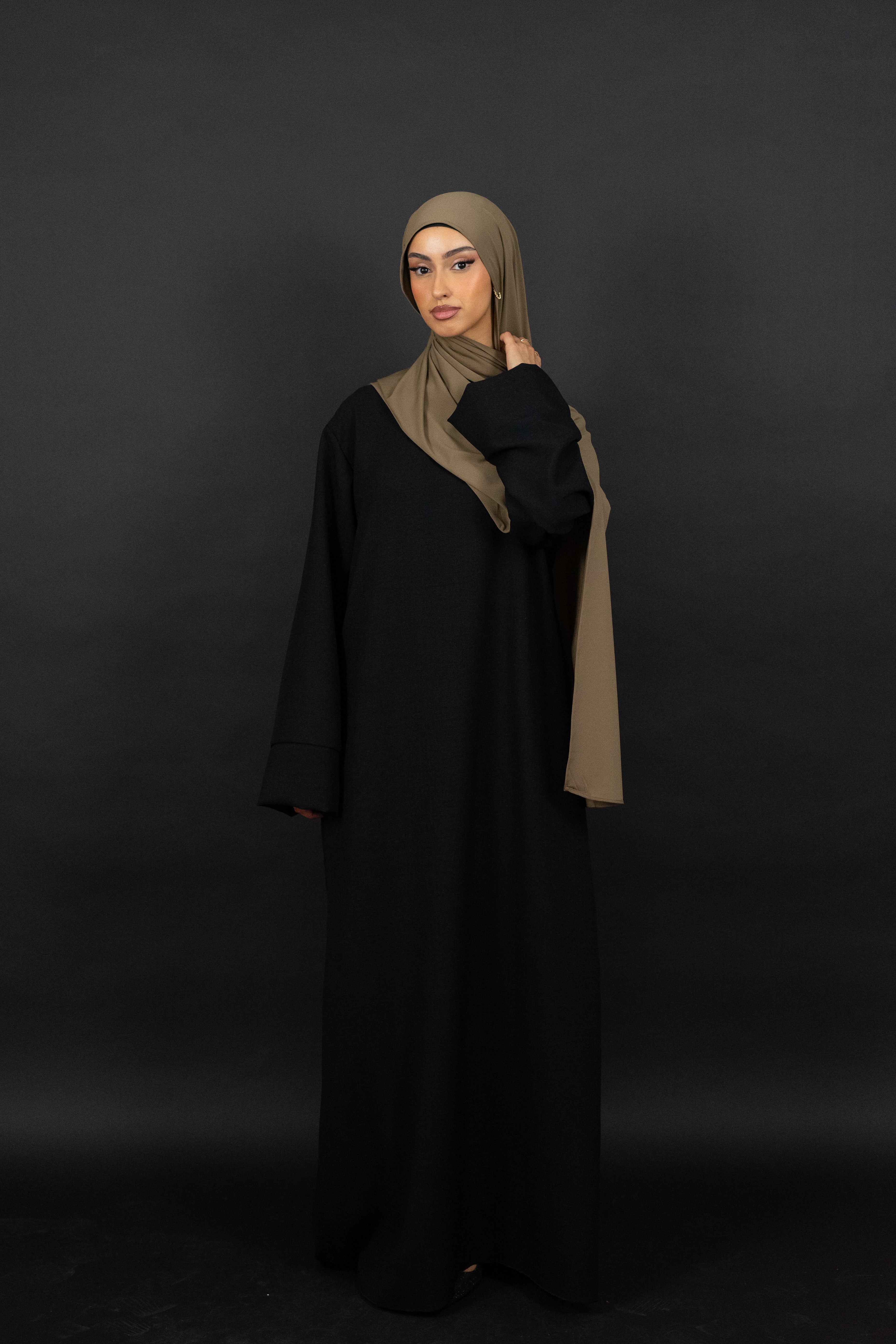 Bequeme schwarze Abaya in Leinenoptik