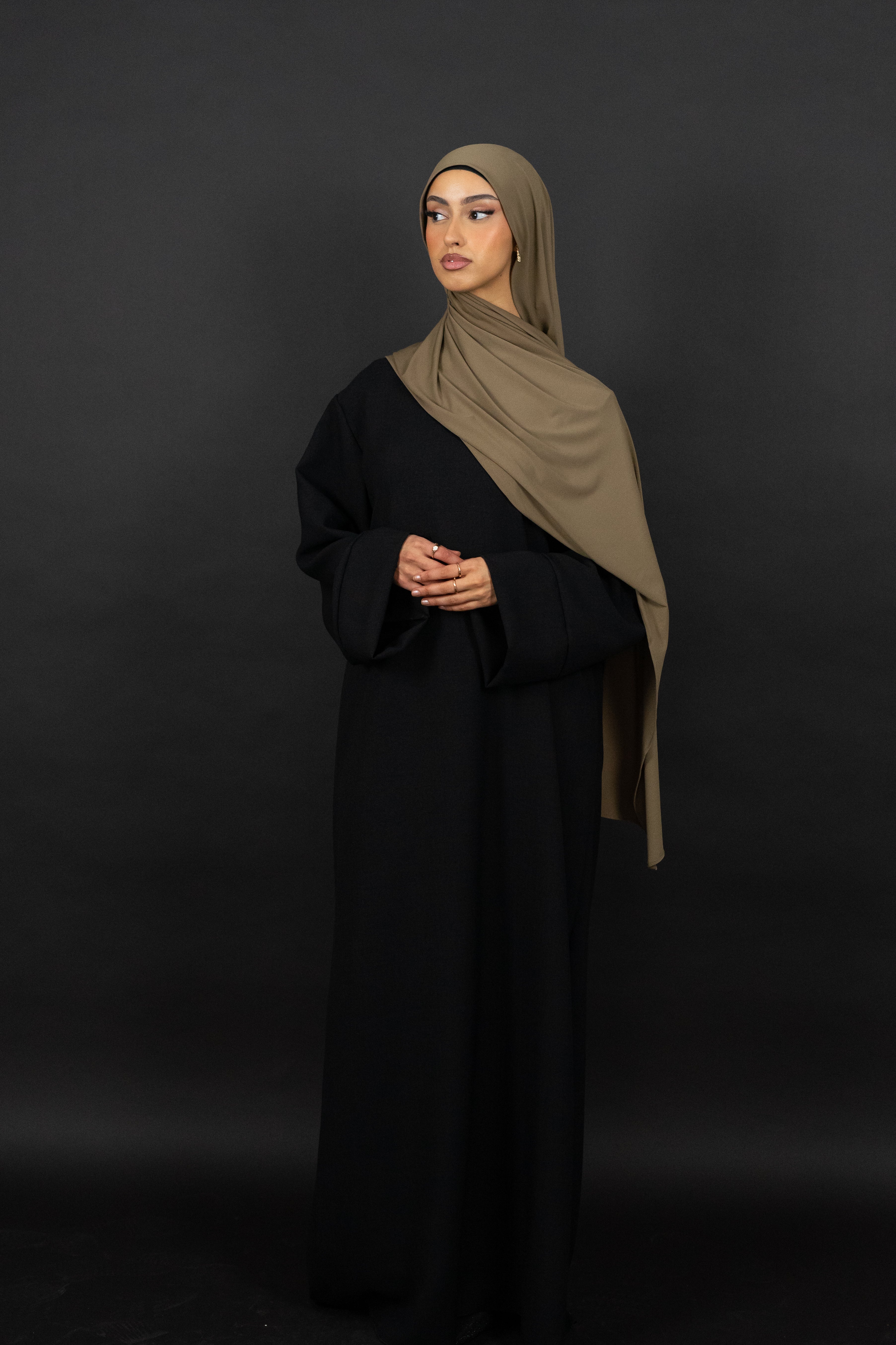 Bequeme schwarze Abaya in Leinenoptik