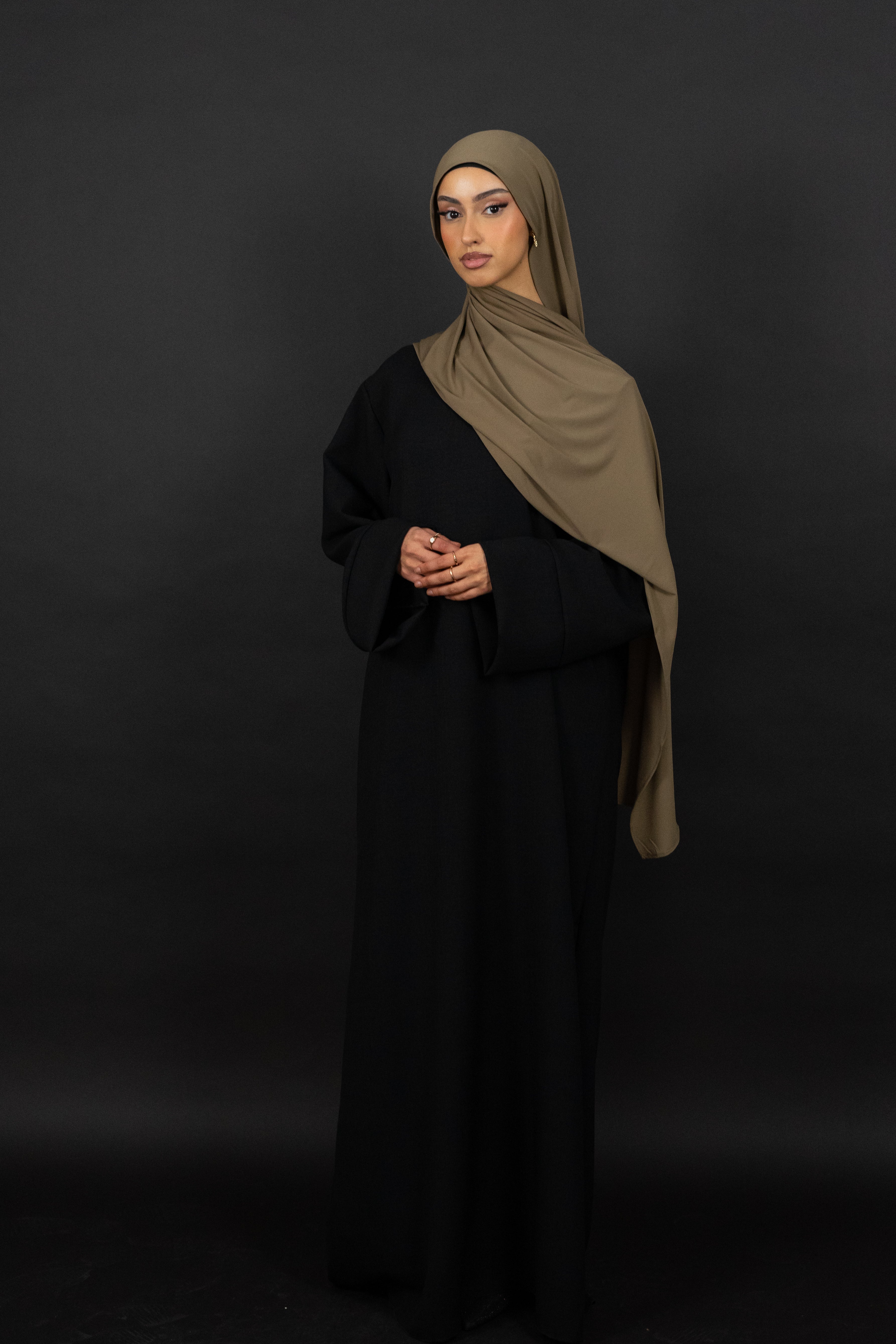 Bequeme schwarze Abaya in Leinenoptik