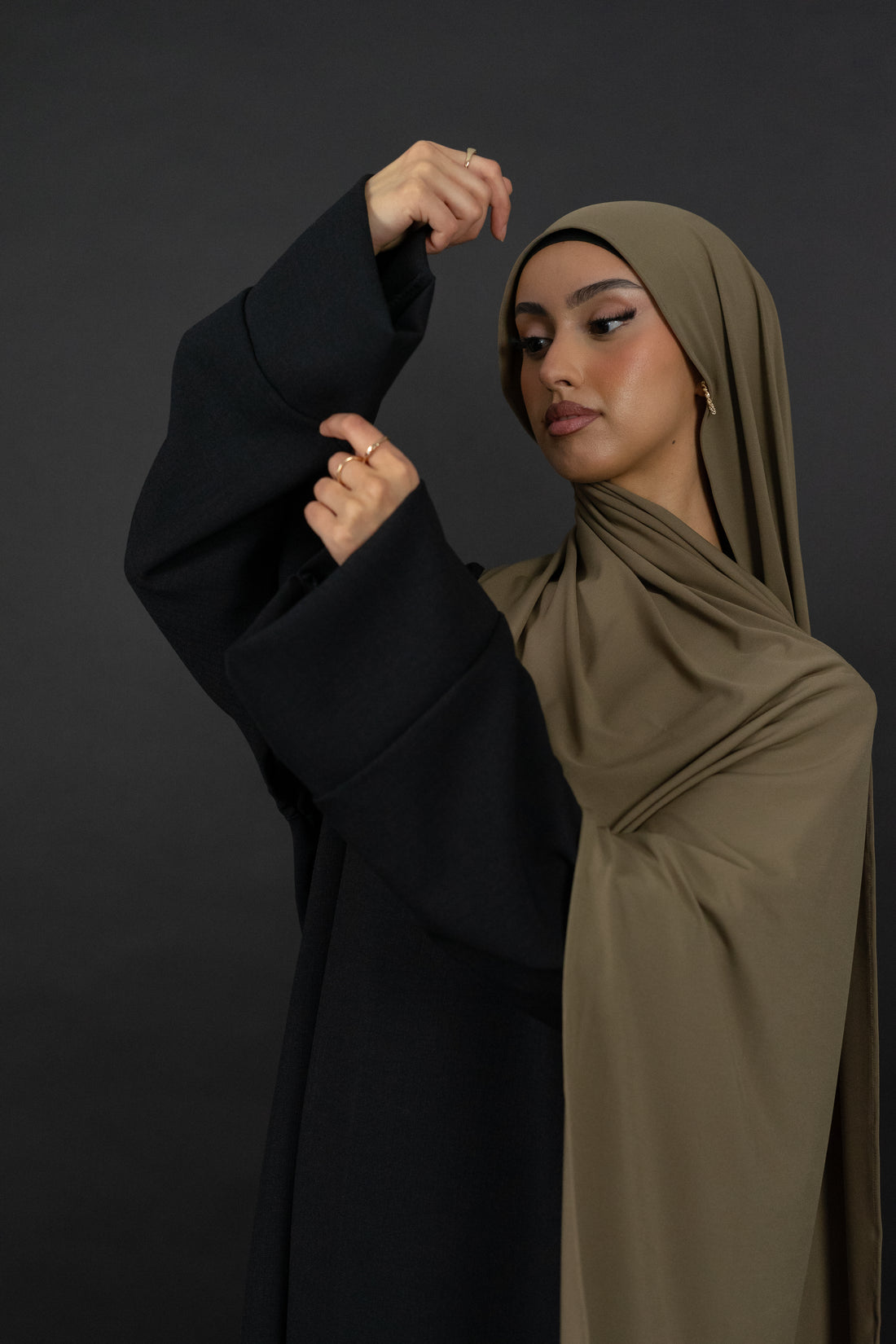 Bequeme schwarze Abaya in Leinenoptik