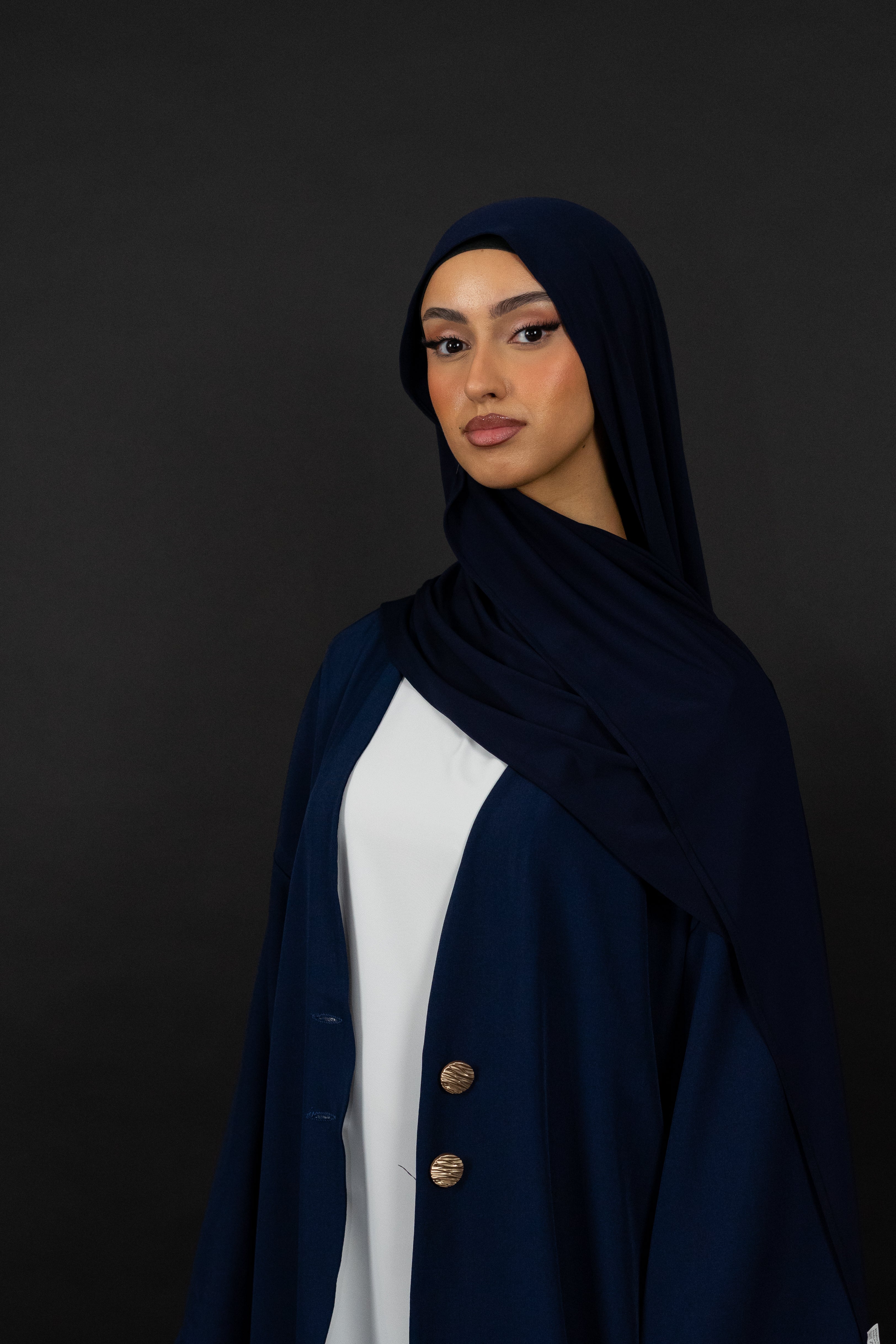 Eleganter Kimono mit Goldenen Knopf-Highlights