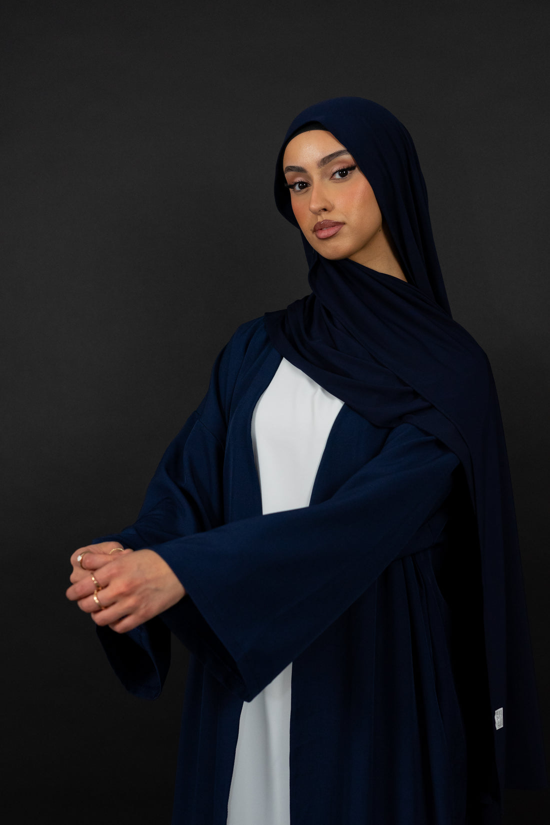 Eleganter Kimono mit Goldenen Knopf-Highlights