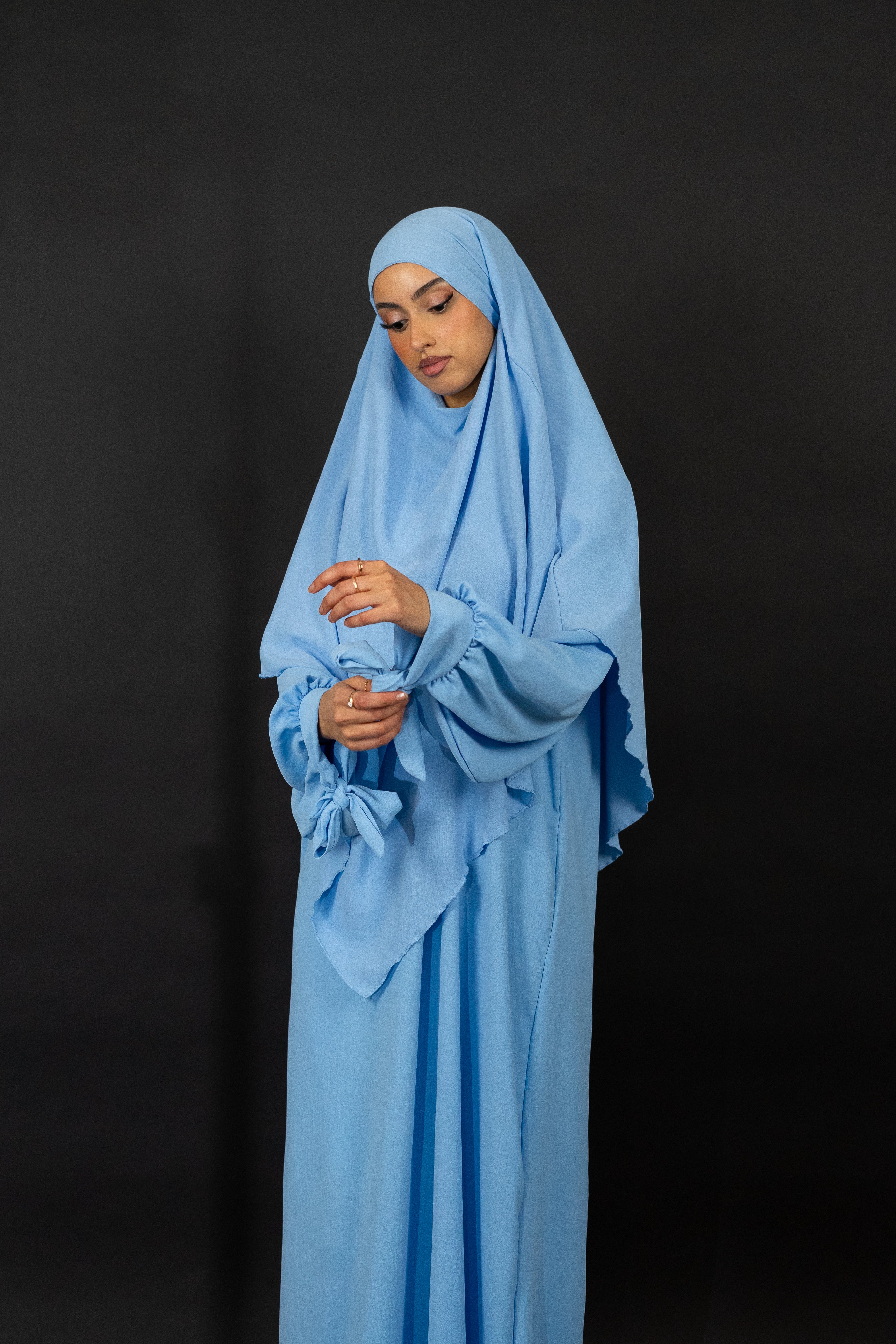 Abaya Set mit Schleifendetails in Babyblau