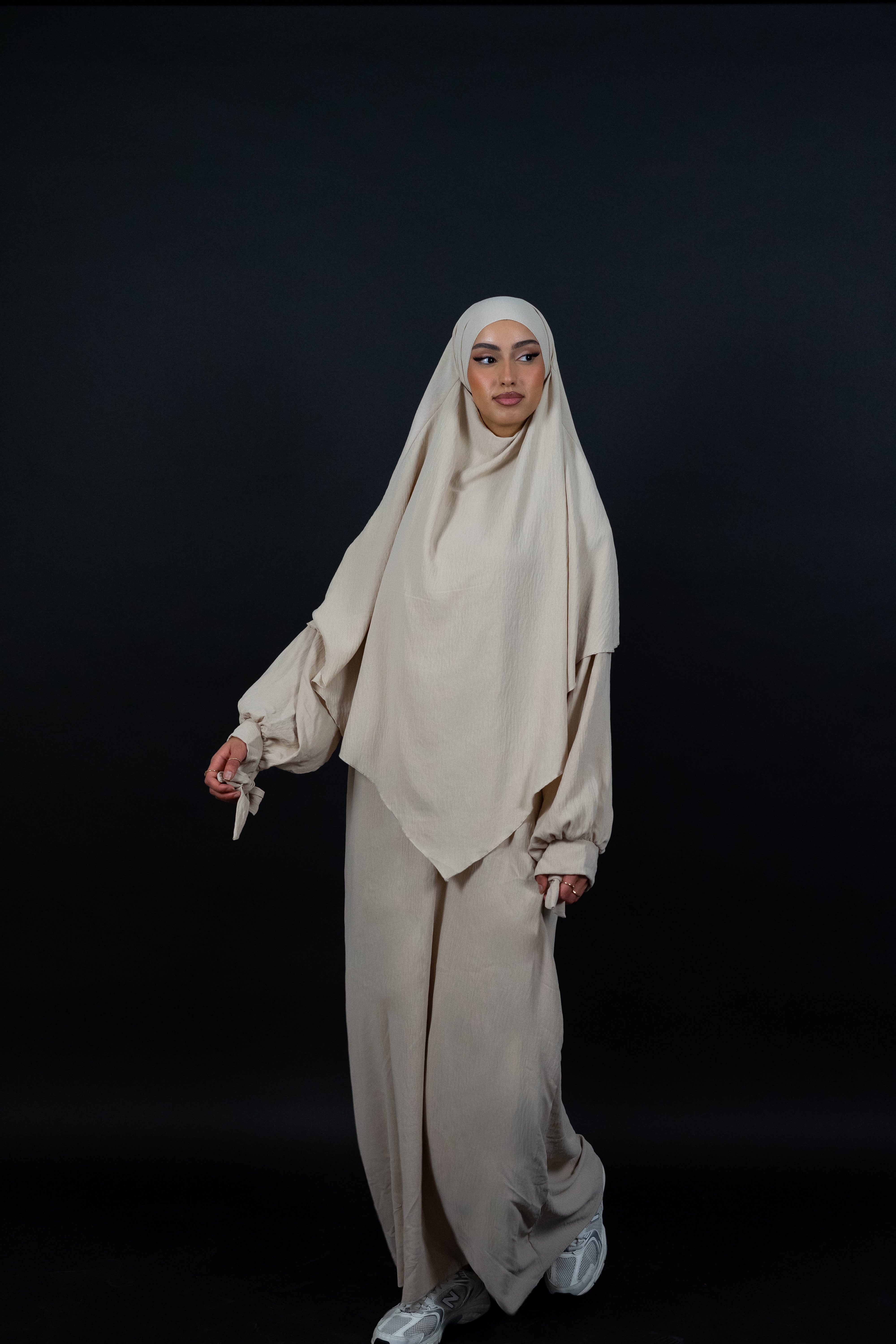 Abaya Set mit Schleifendetails in Beige