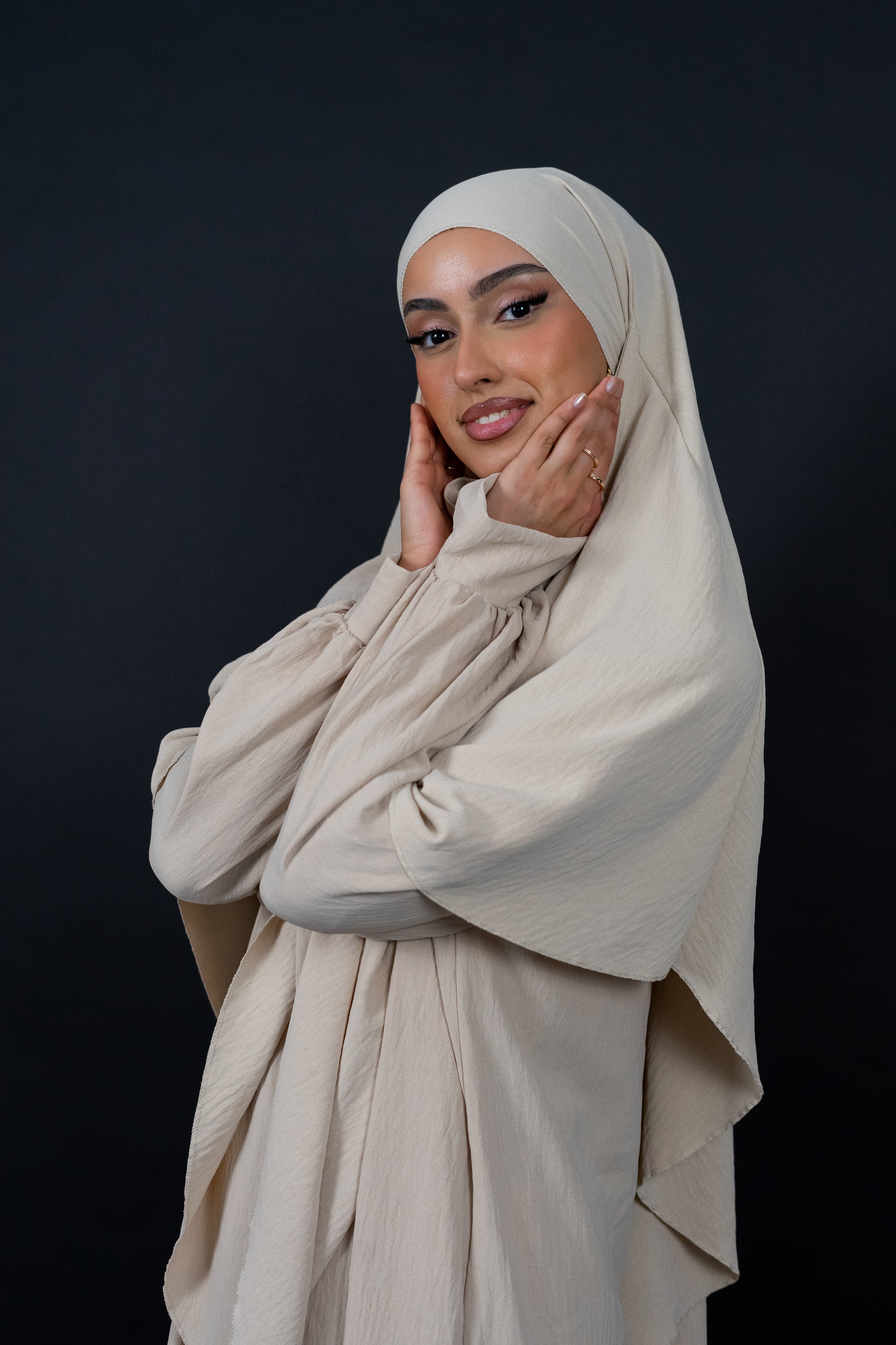 Abaya Set mit Schleifendetails in Beige