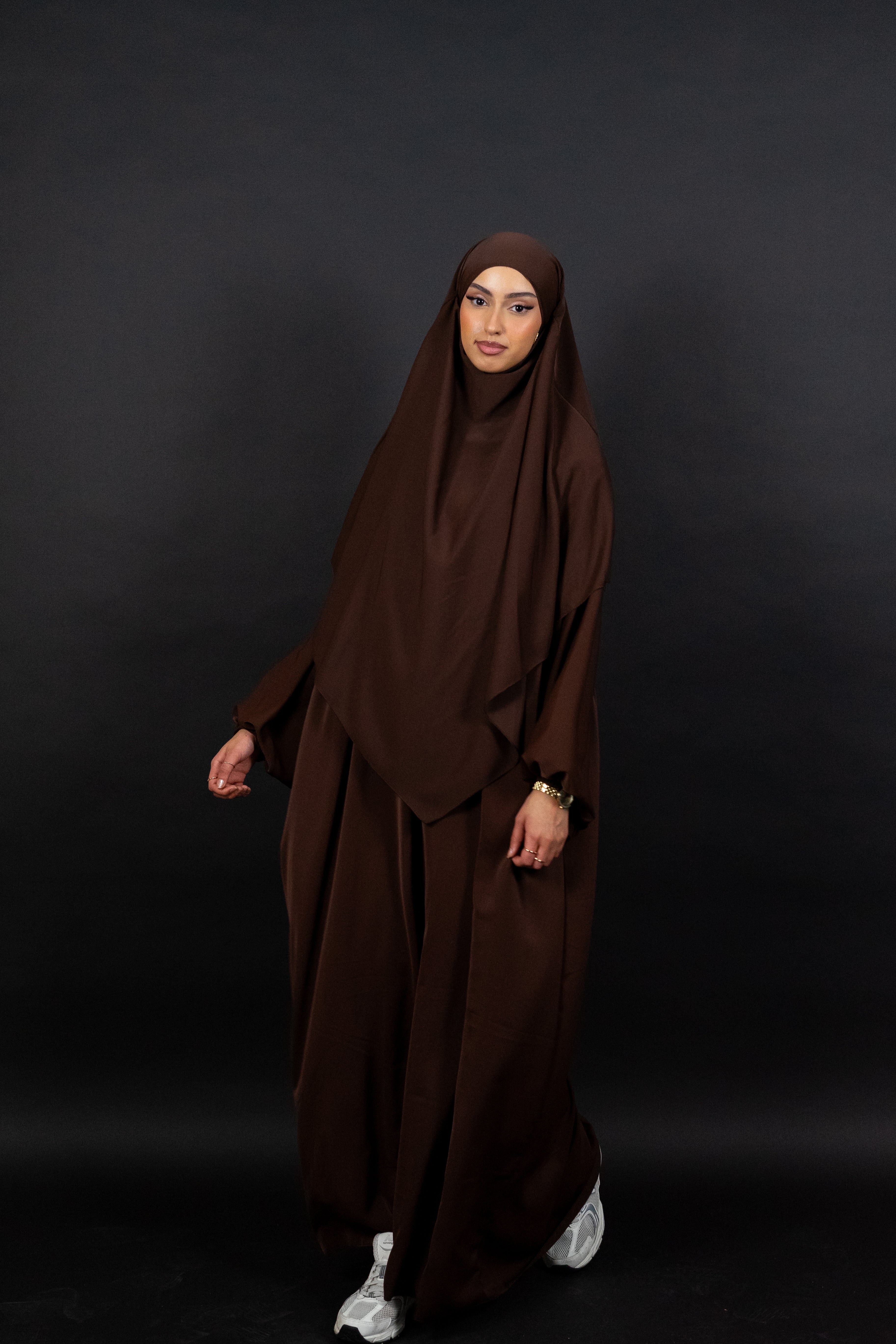 Hochwertiges Medina Seide Abaya Set in Dunkelbraun