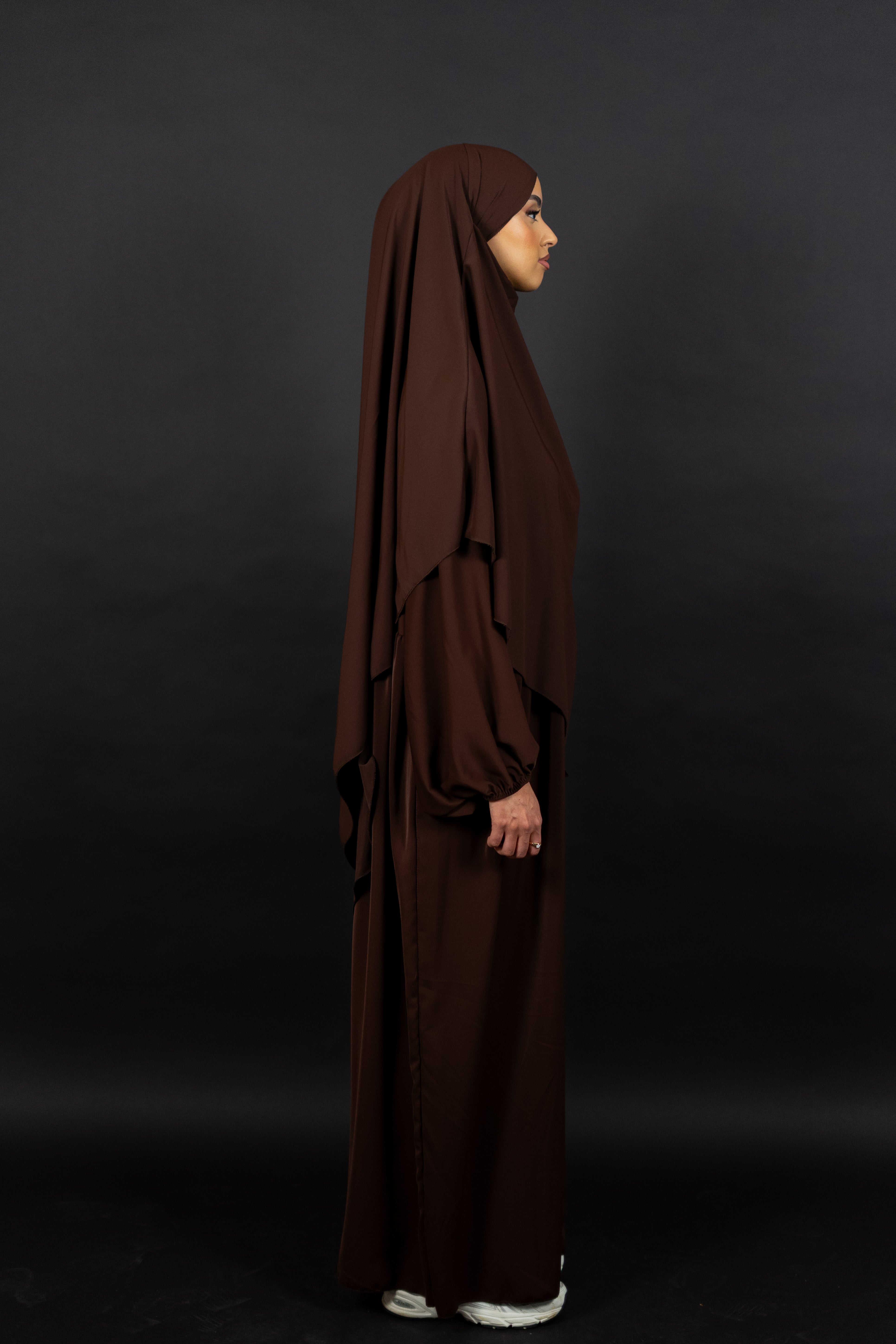 Hochwertiges Medina Seide Abaya Set in Dunkelbraun