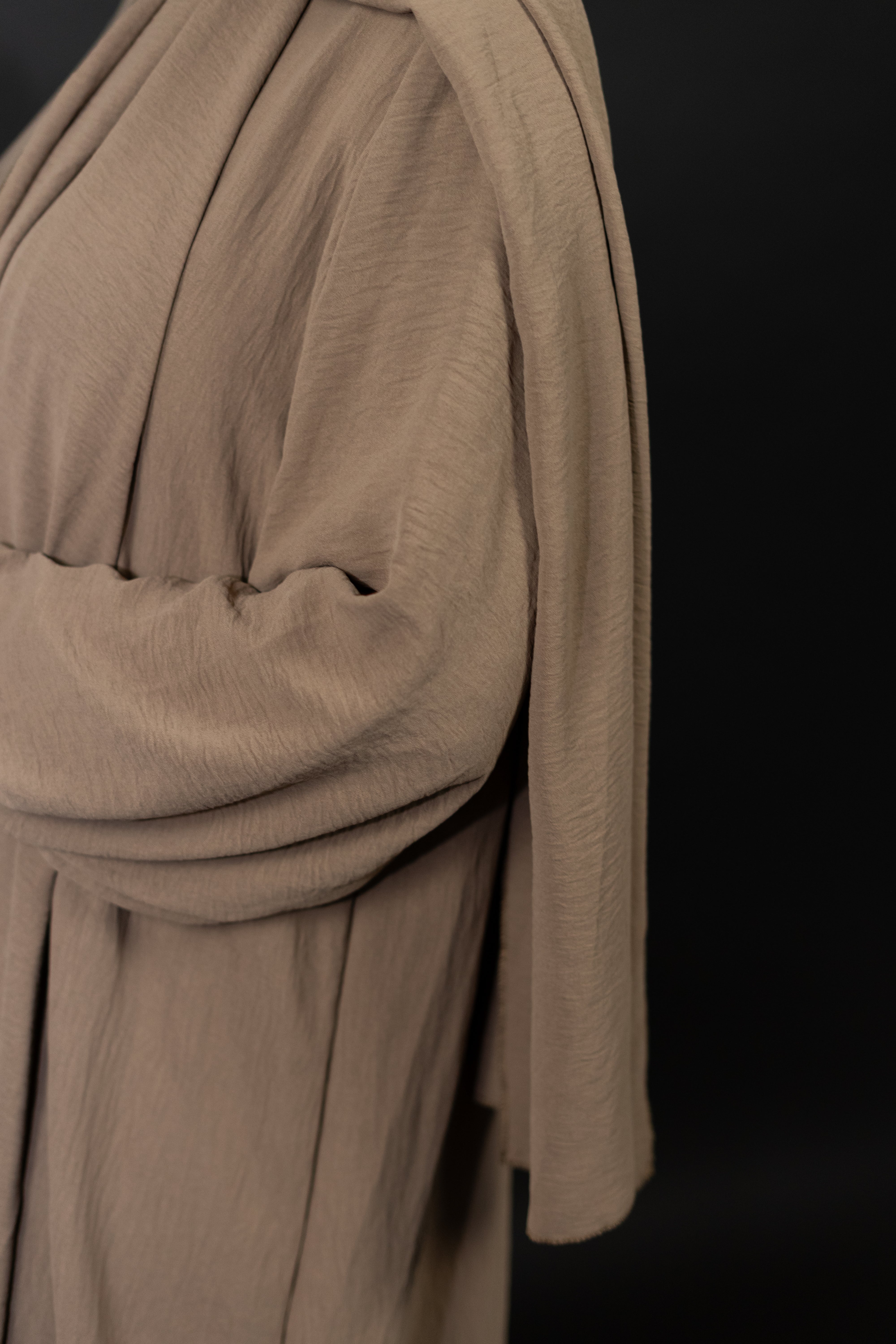 Taupe Abaya mit integriertem Hijab