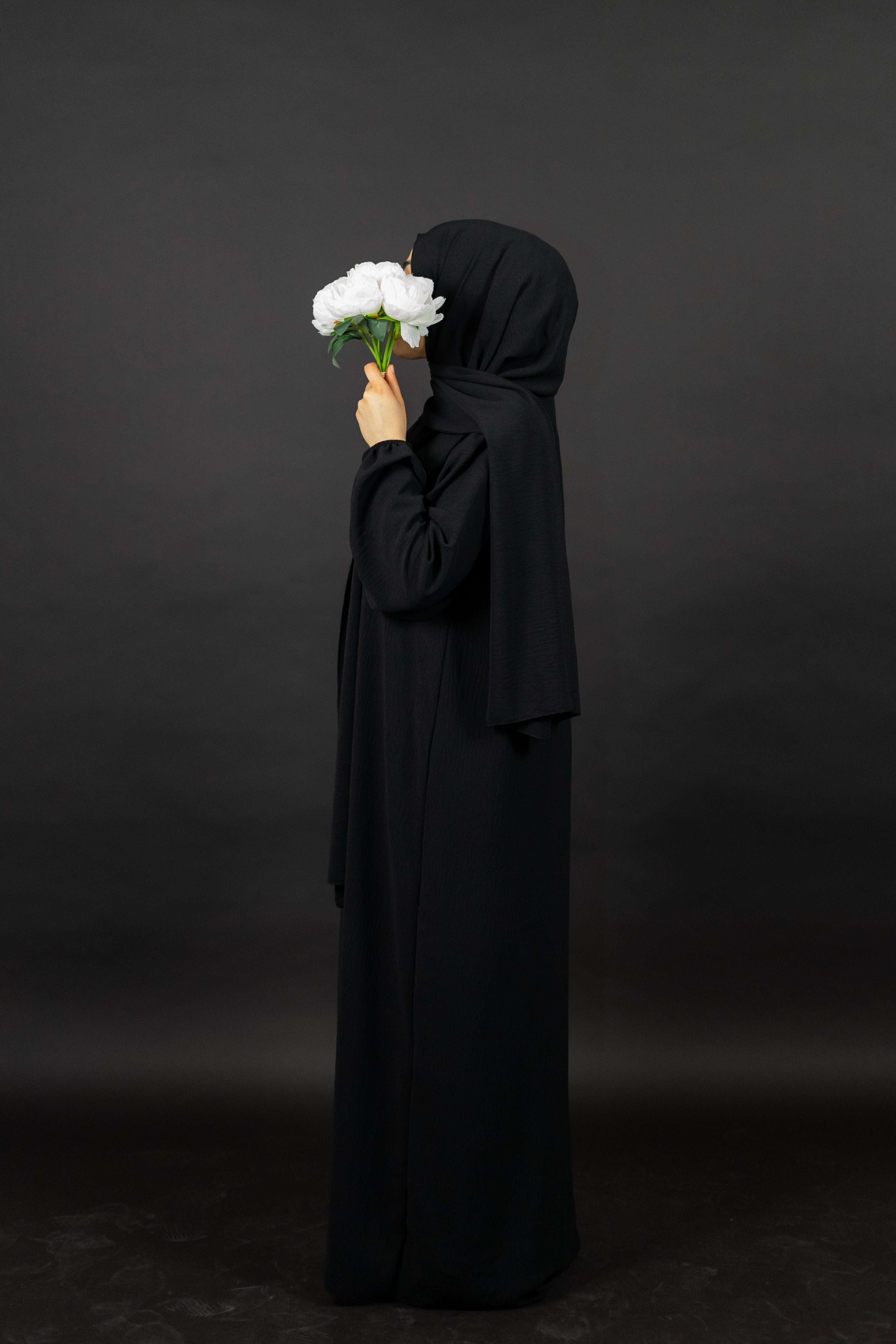 Schwarze Abaya mit integriertem Hijab