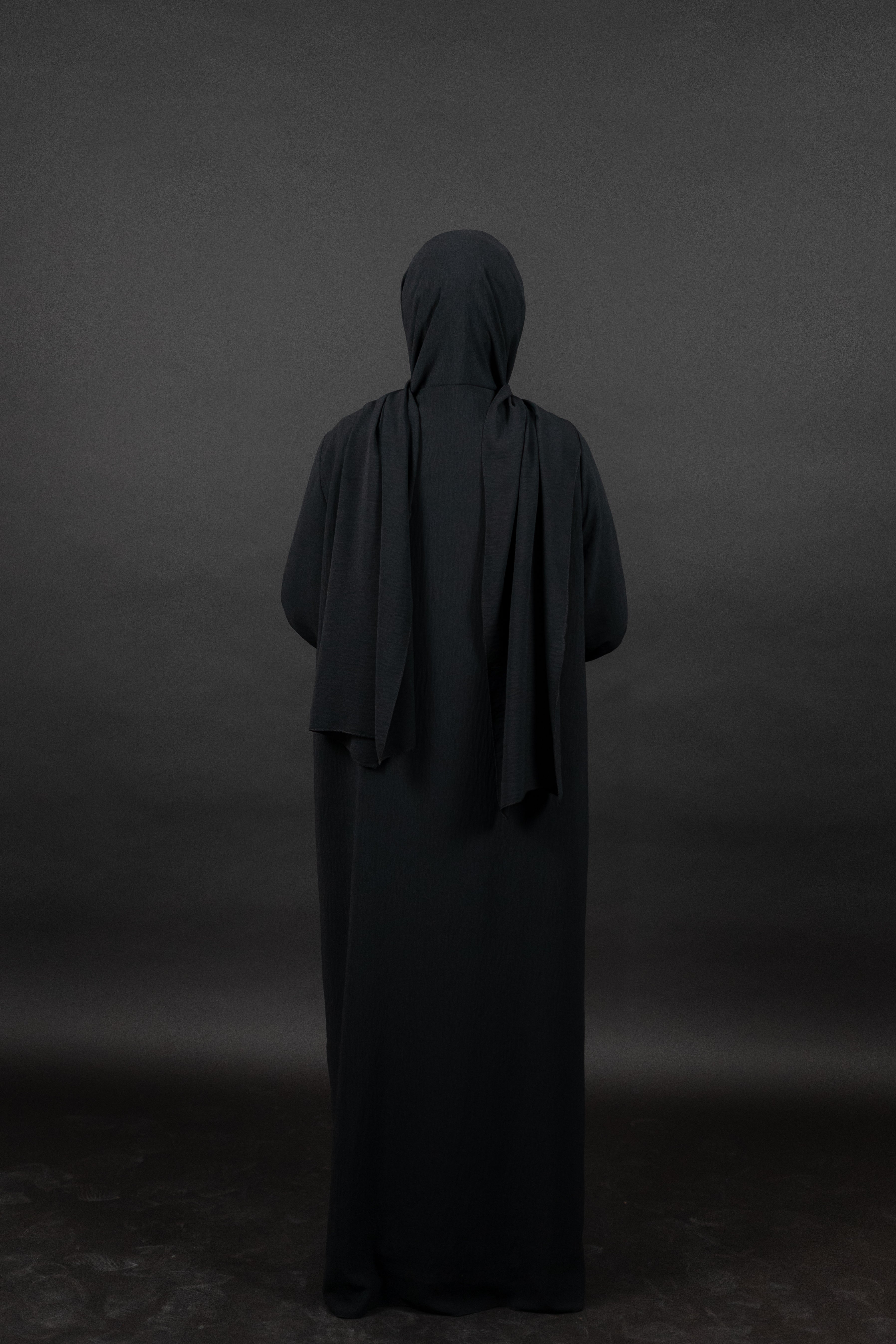 Schwarze Abaya mit integriertem Hijab