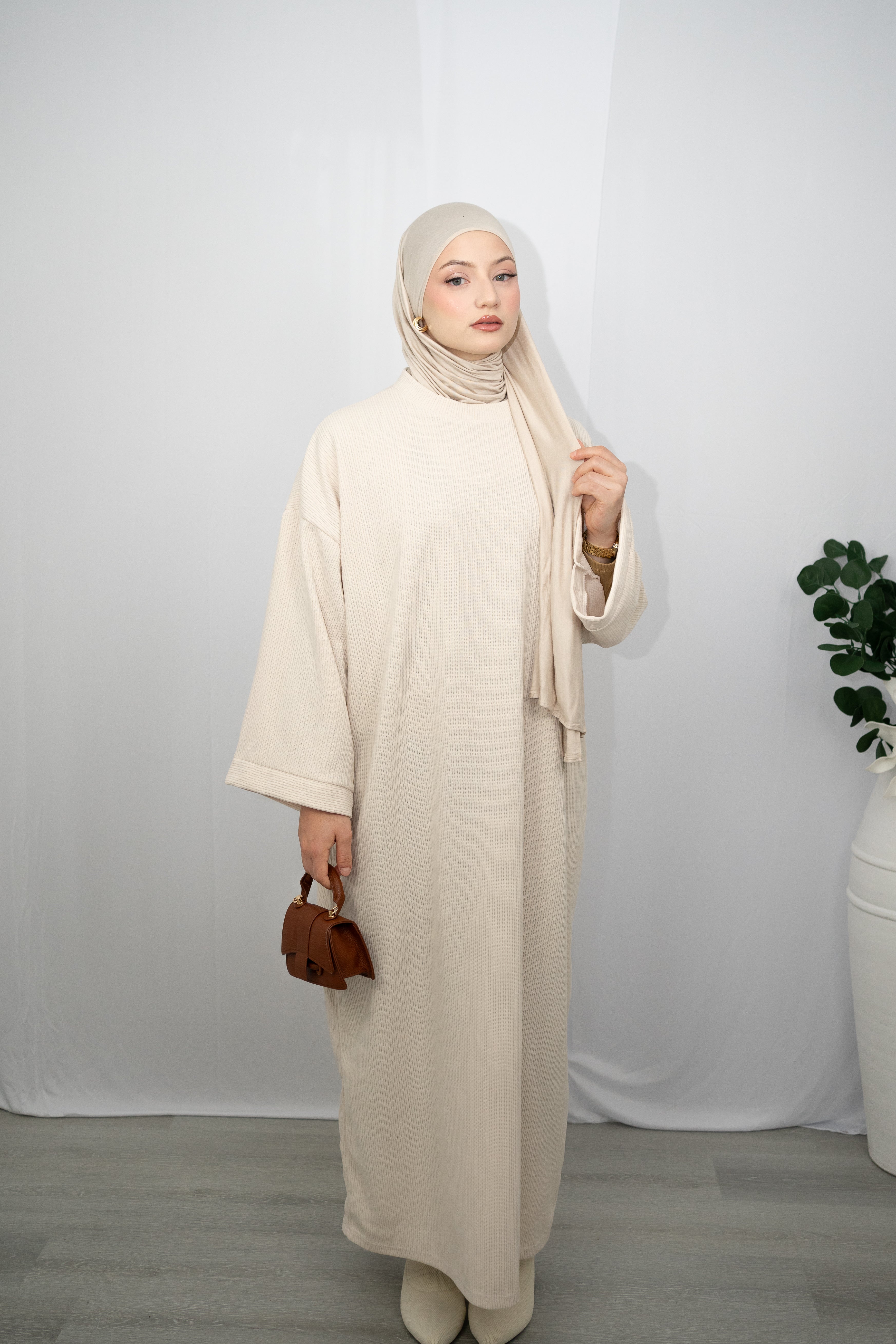 LIANA KLEID MIT RUNDEM HALSSCHNITT IN BEIGE