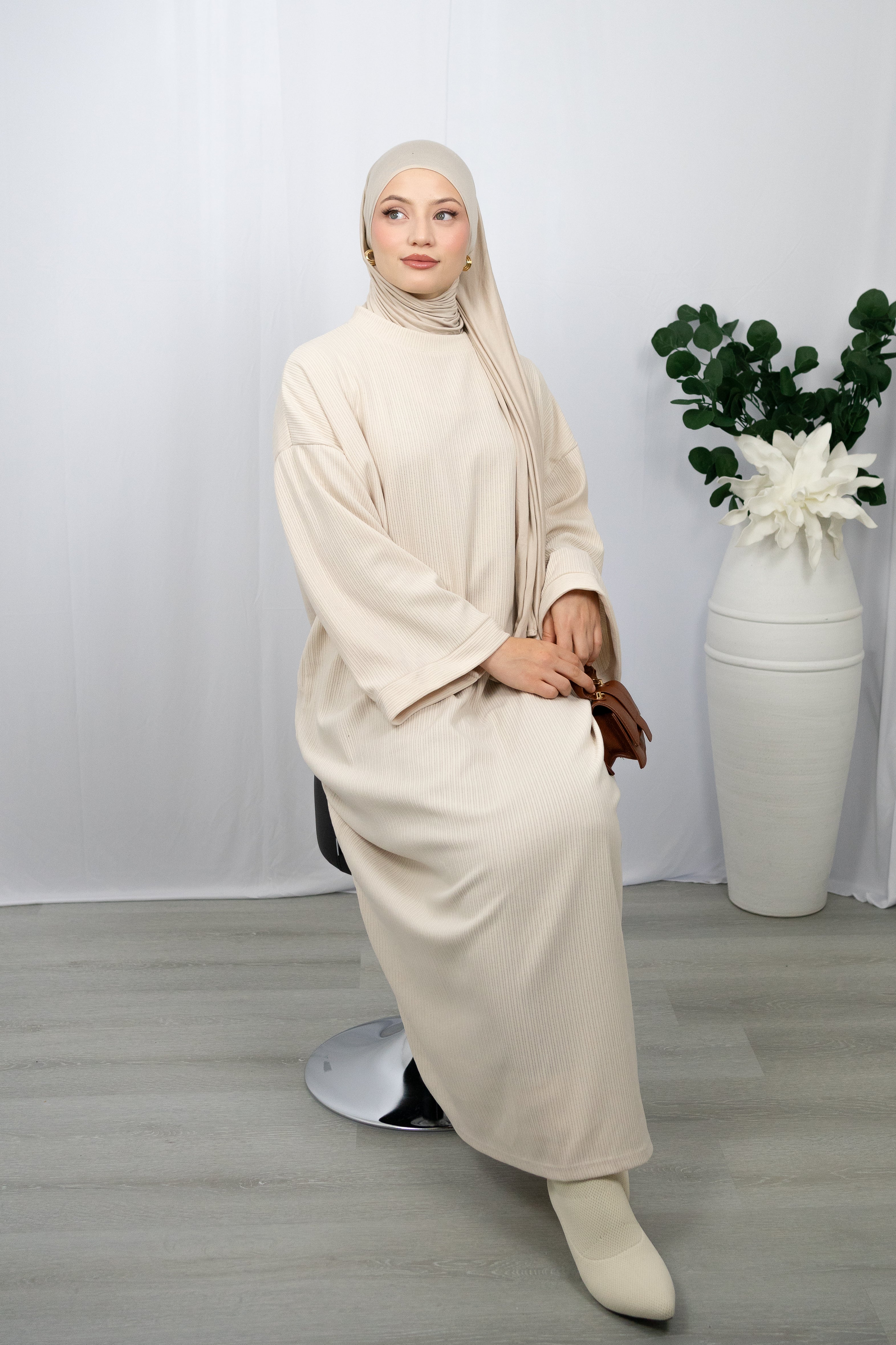 LIANA KLEID MIT RUNDEM HALSSCHNITT IN BEIGE