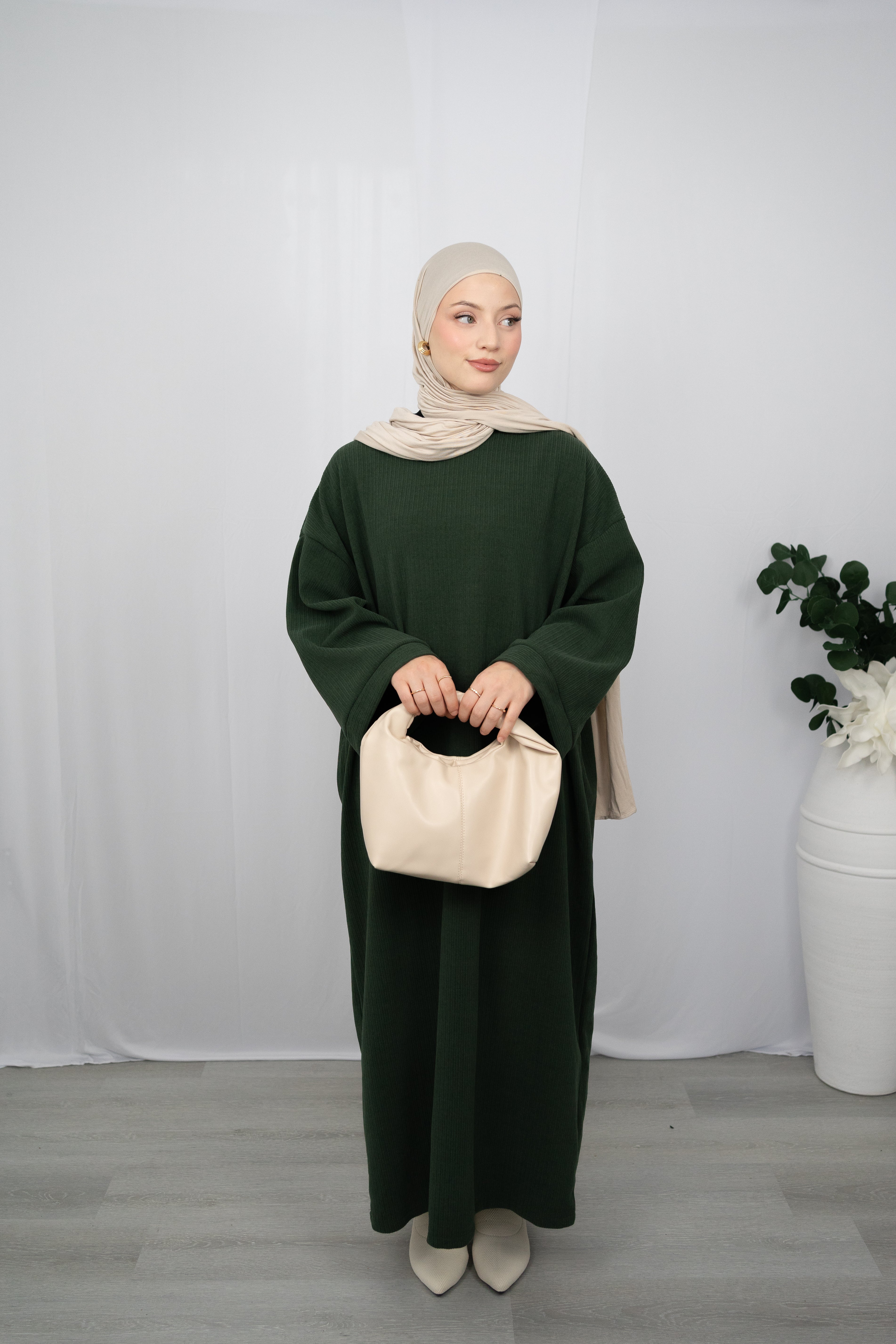 LIANA KLEID MIT RUNDEM HALSSCHNITT IN GRÜN