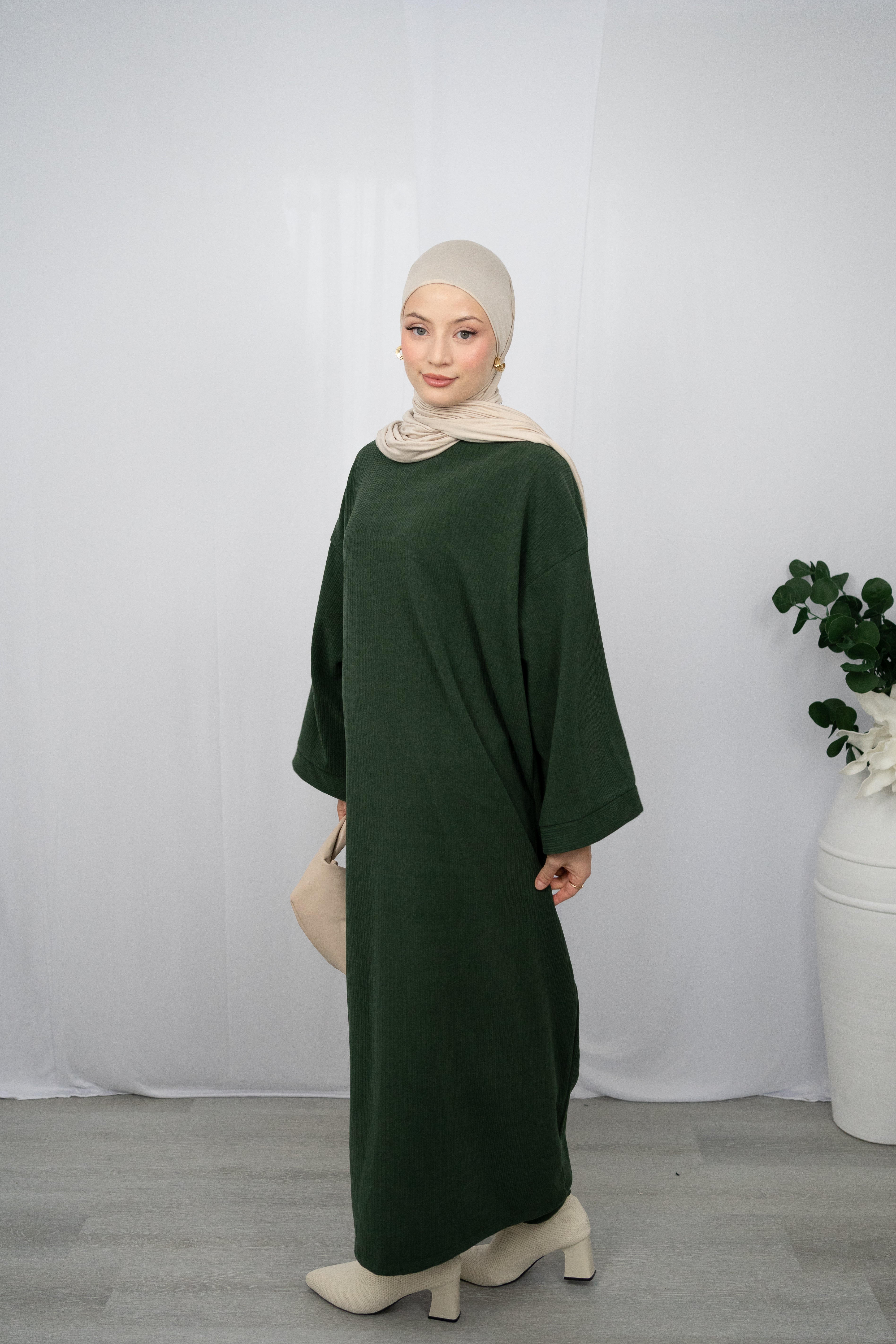 LIANA KLEID MIT RUNDEM HALSSCHNITT IN GRÜN